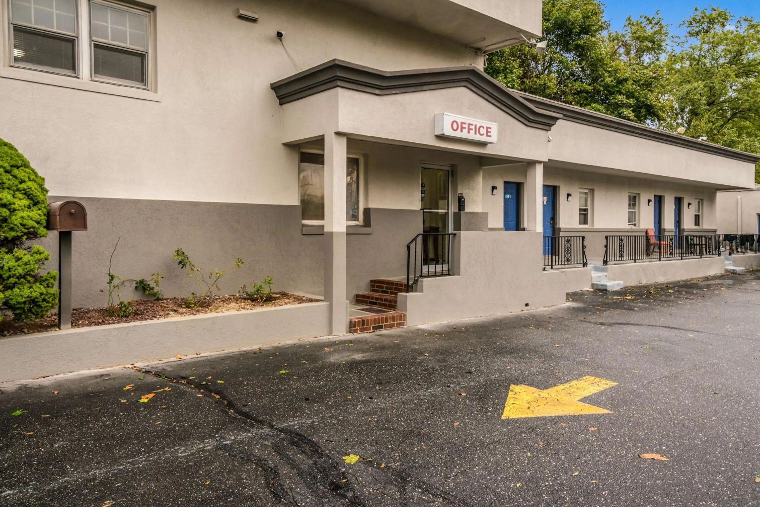 Property building in Motel 6-Tinton Falls, NJ