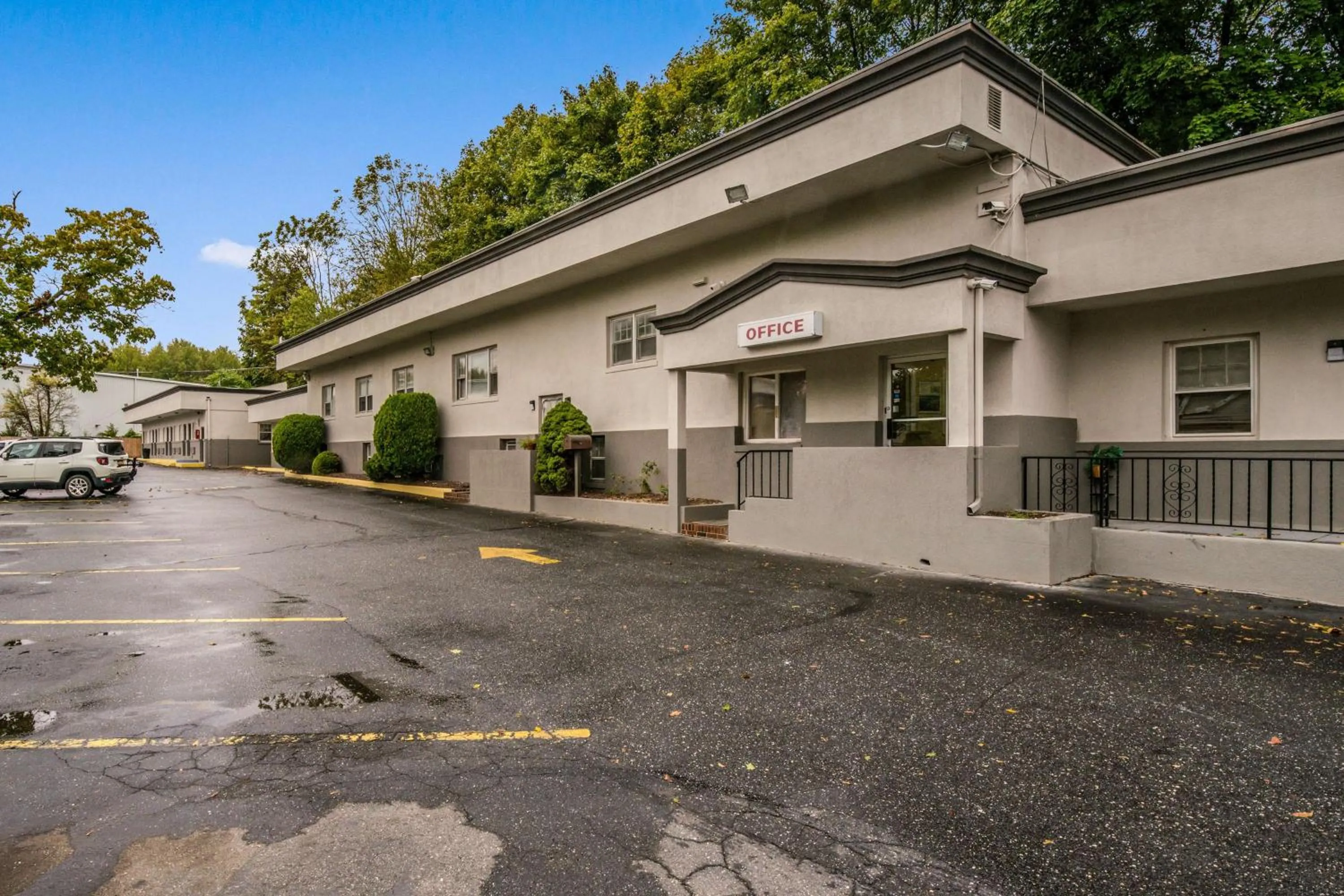 Property building in Motel 6-Tinton Falls, NJ