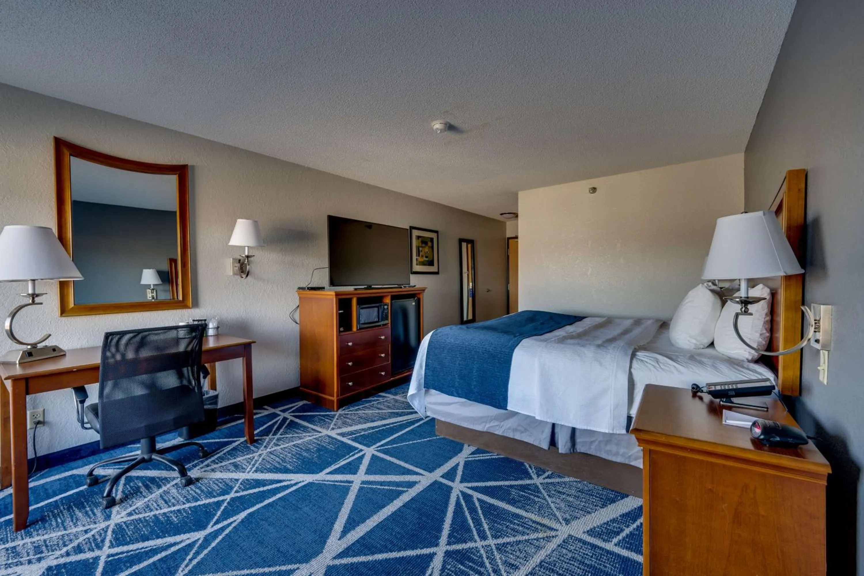 Bedroom, Seating Area in Best Western Somerset