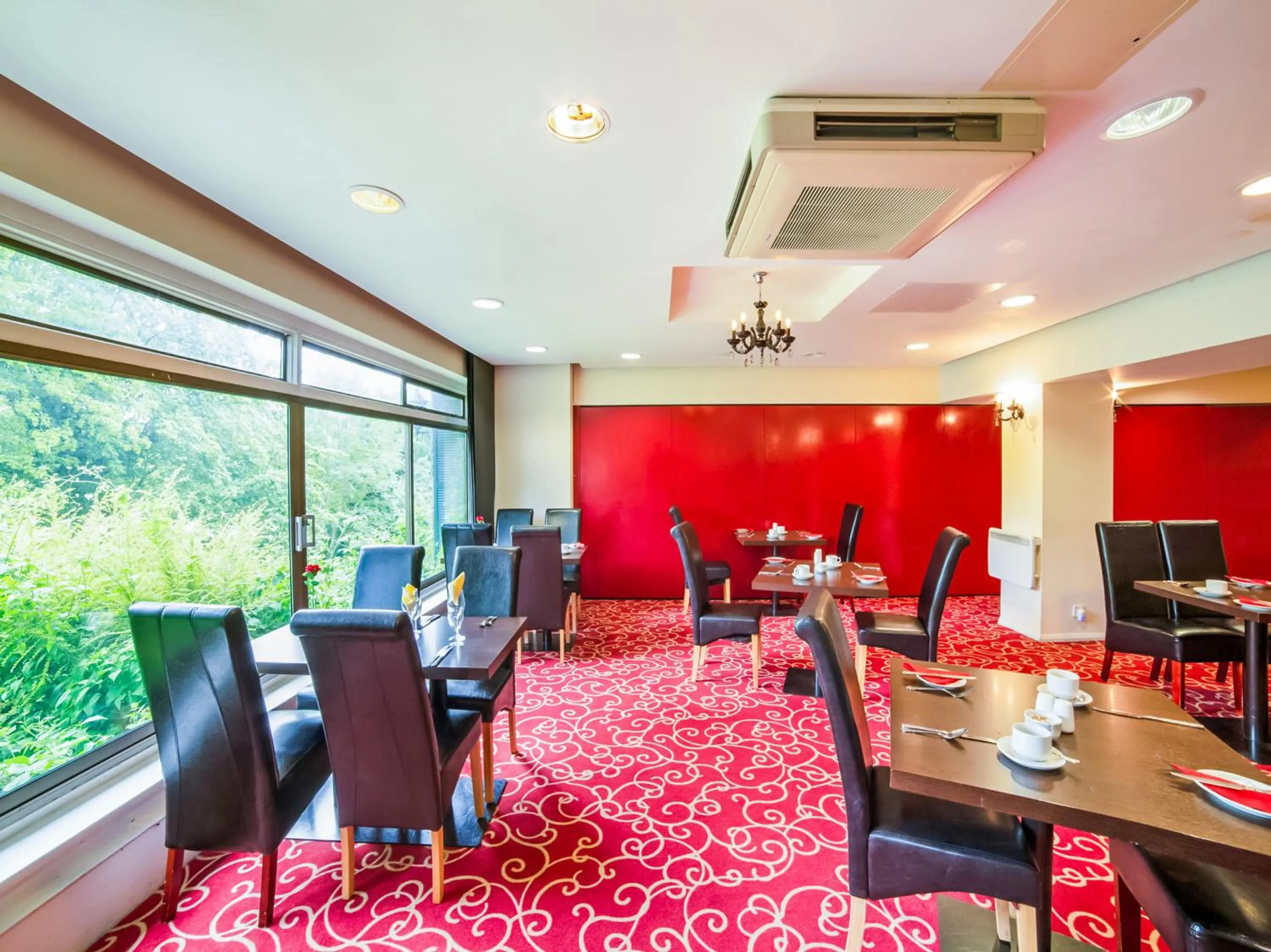 Restaurant/places to eat in The Bridge House Hotel