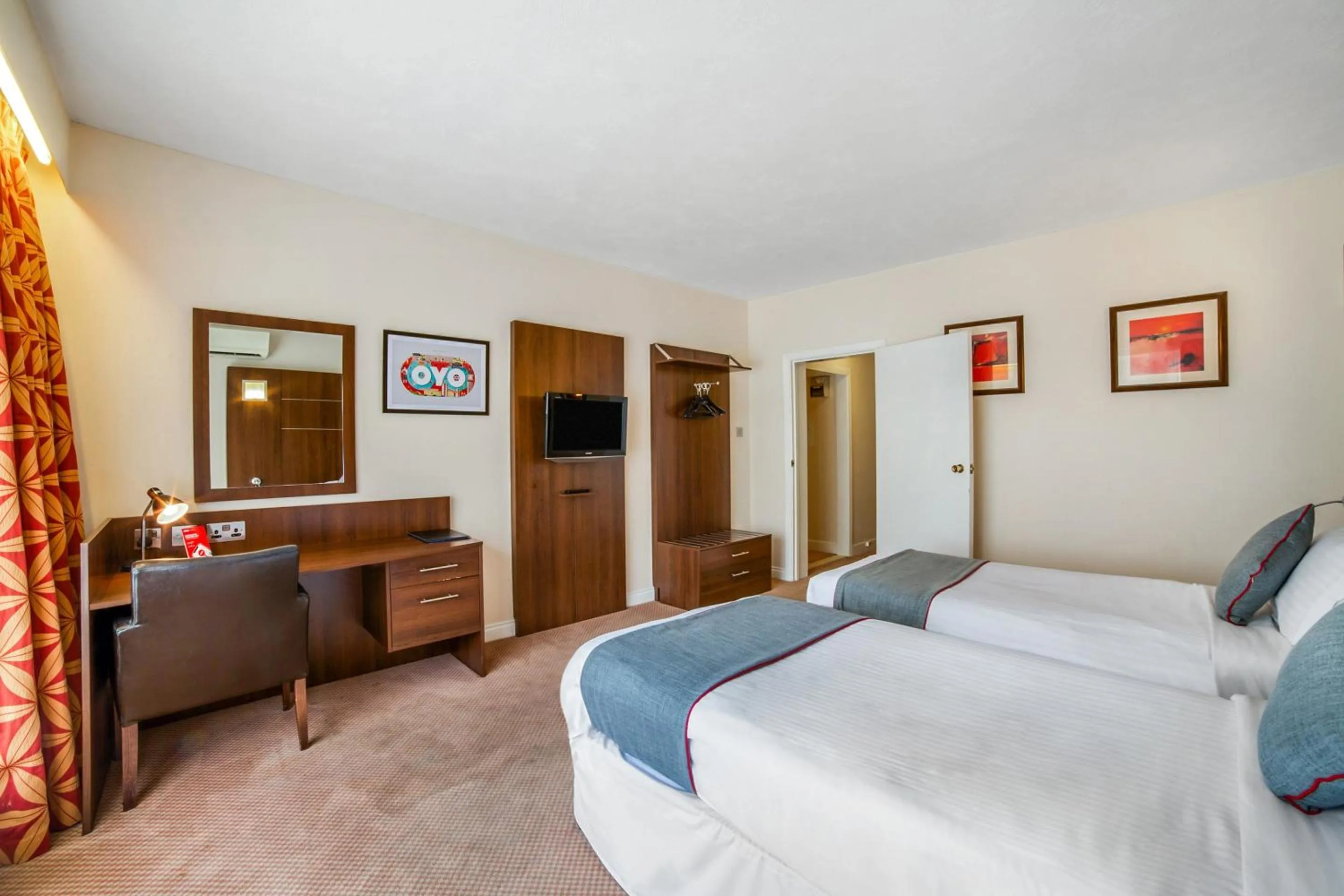 Bedroom, Bed in The Bridge House Hotel