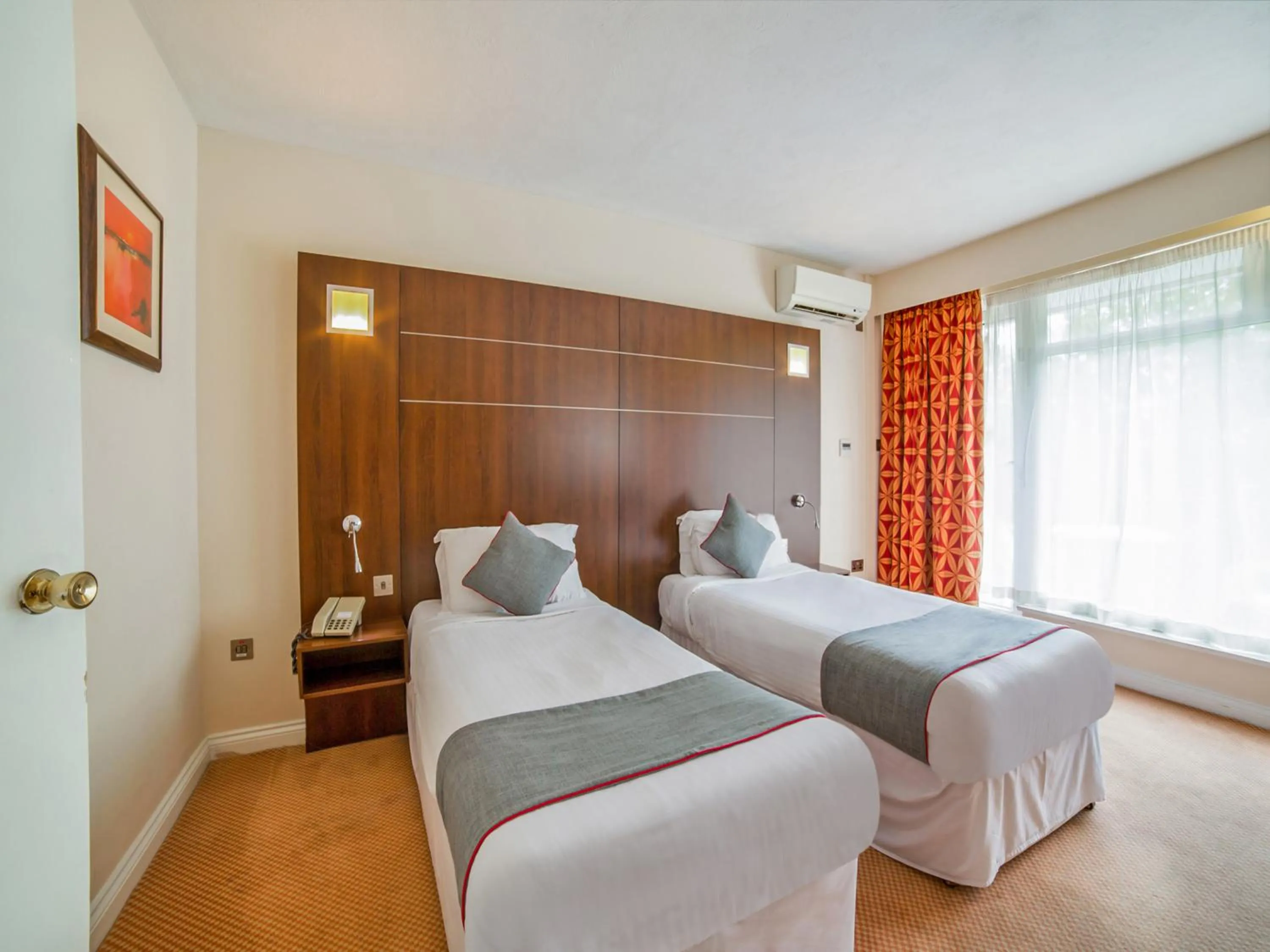 Bedroom, Bed in The Bridge House Hotel