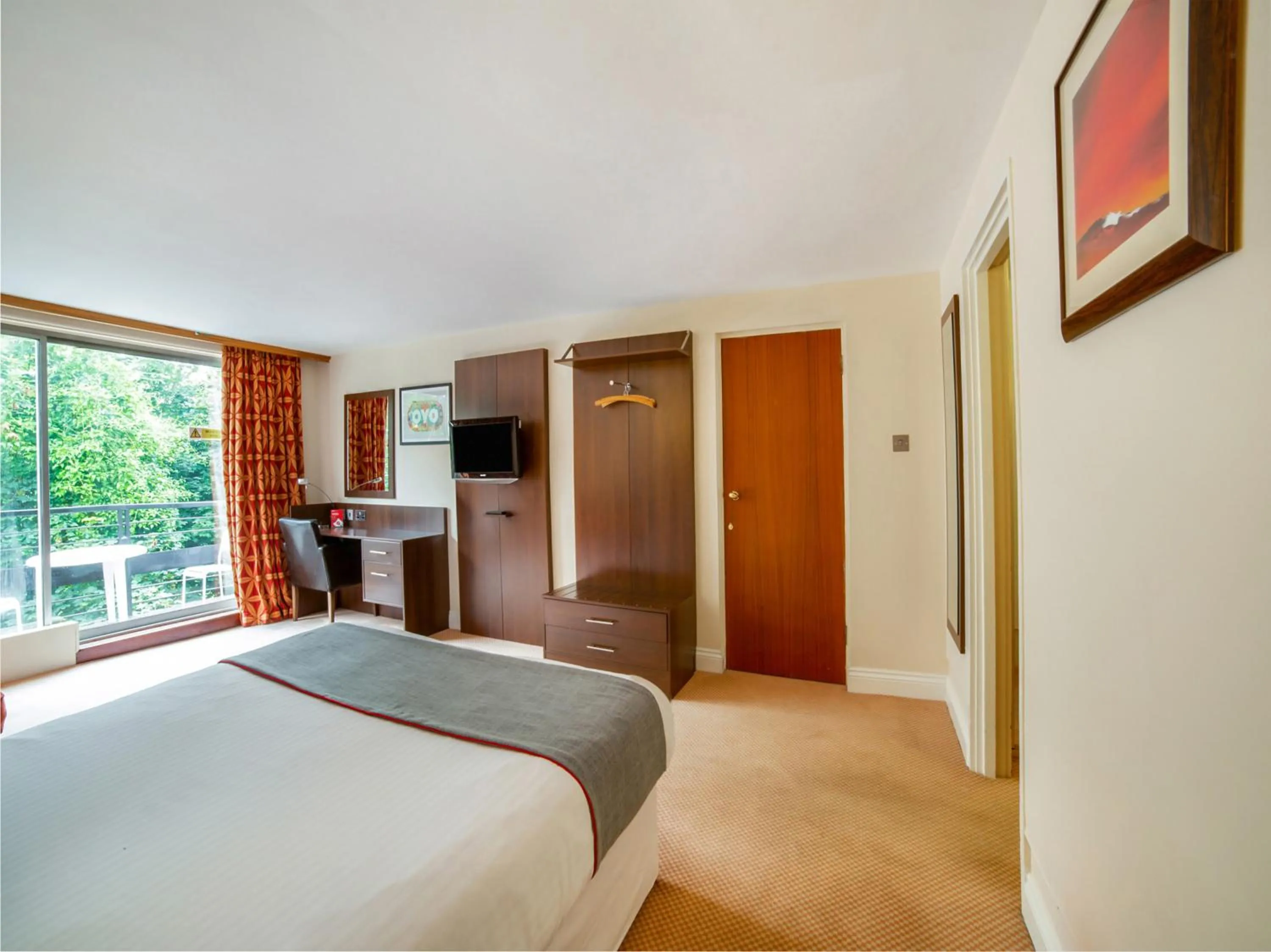 Bedroom, Bed in The Bridge House Hotel