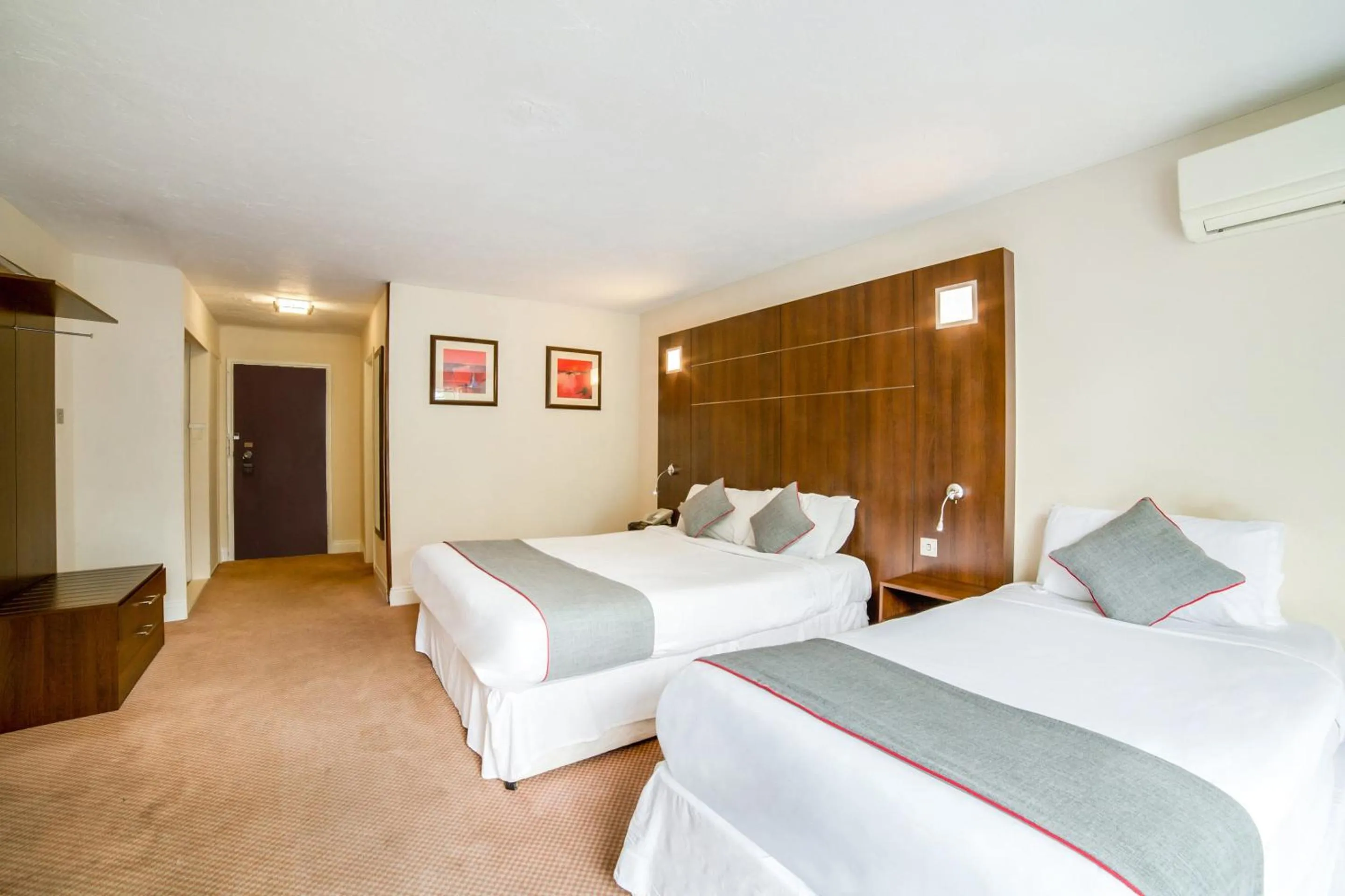 Bedroom, Bed in The Bridge House Hotel