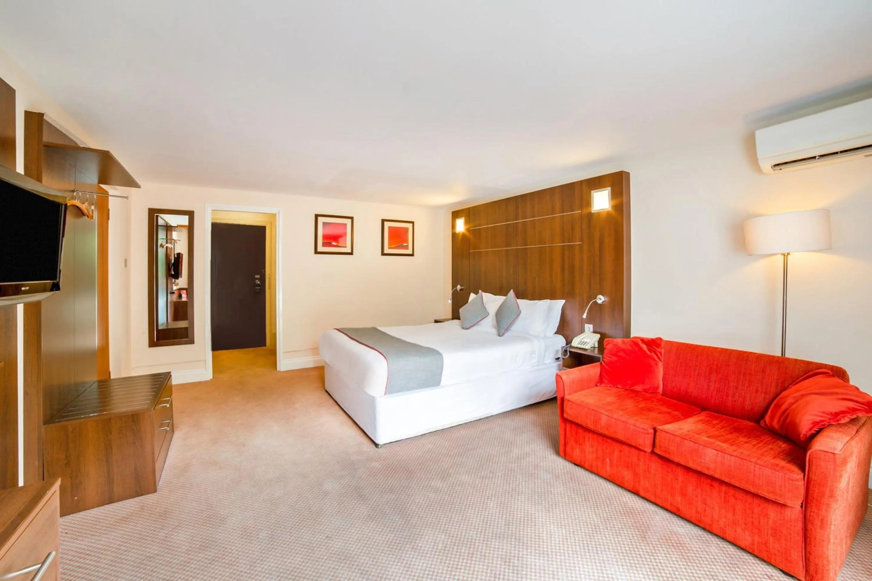 Bedroom in The Bridge House Hotel