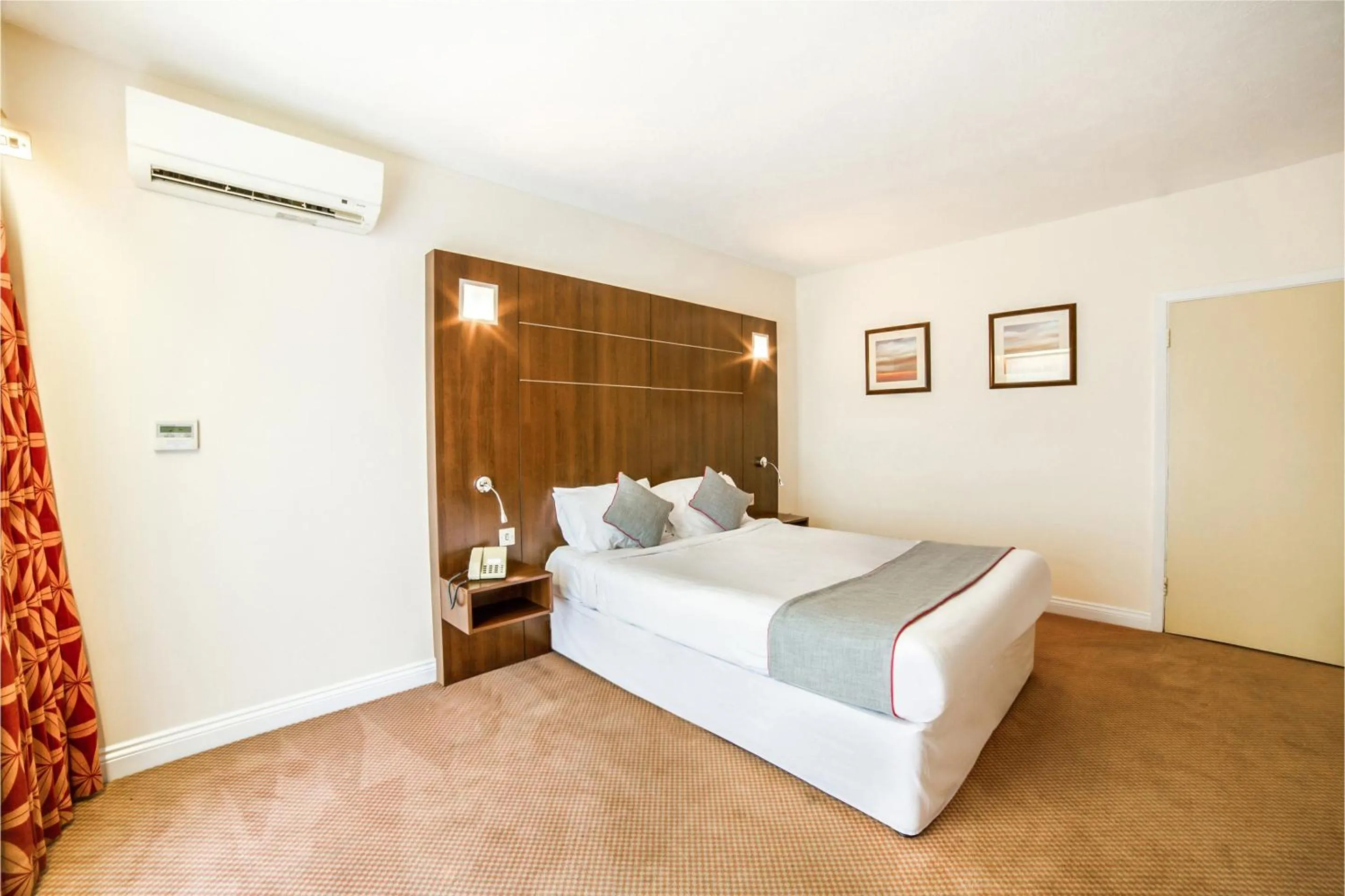 Bedroom, Bed in The Bridge House Hotel