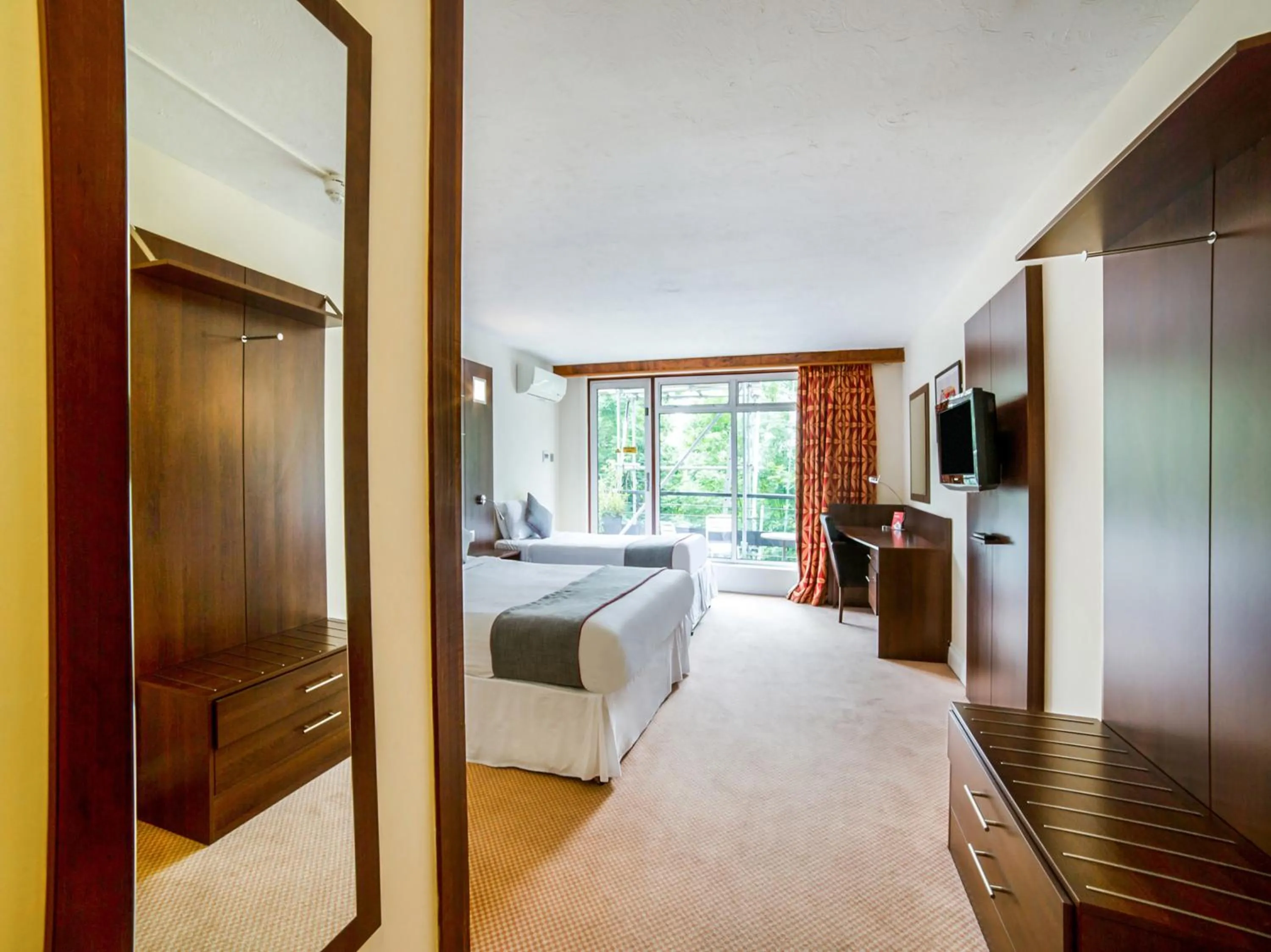 Bedroom, Bed in The Bridge House Hotel