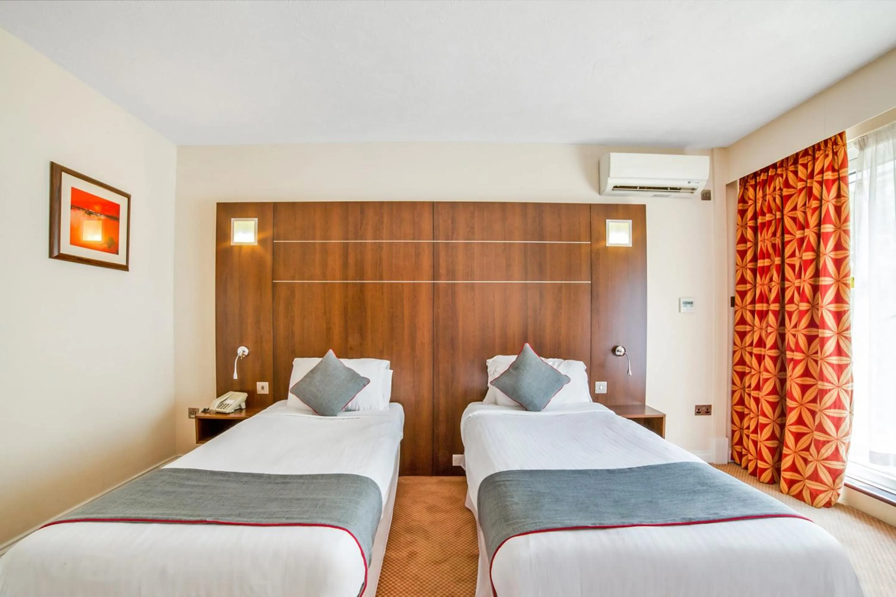 Bedroom, Bed in The Bridge House Hotel