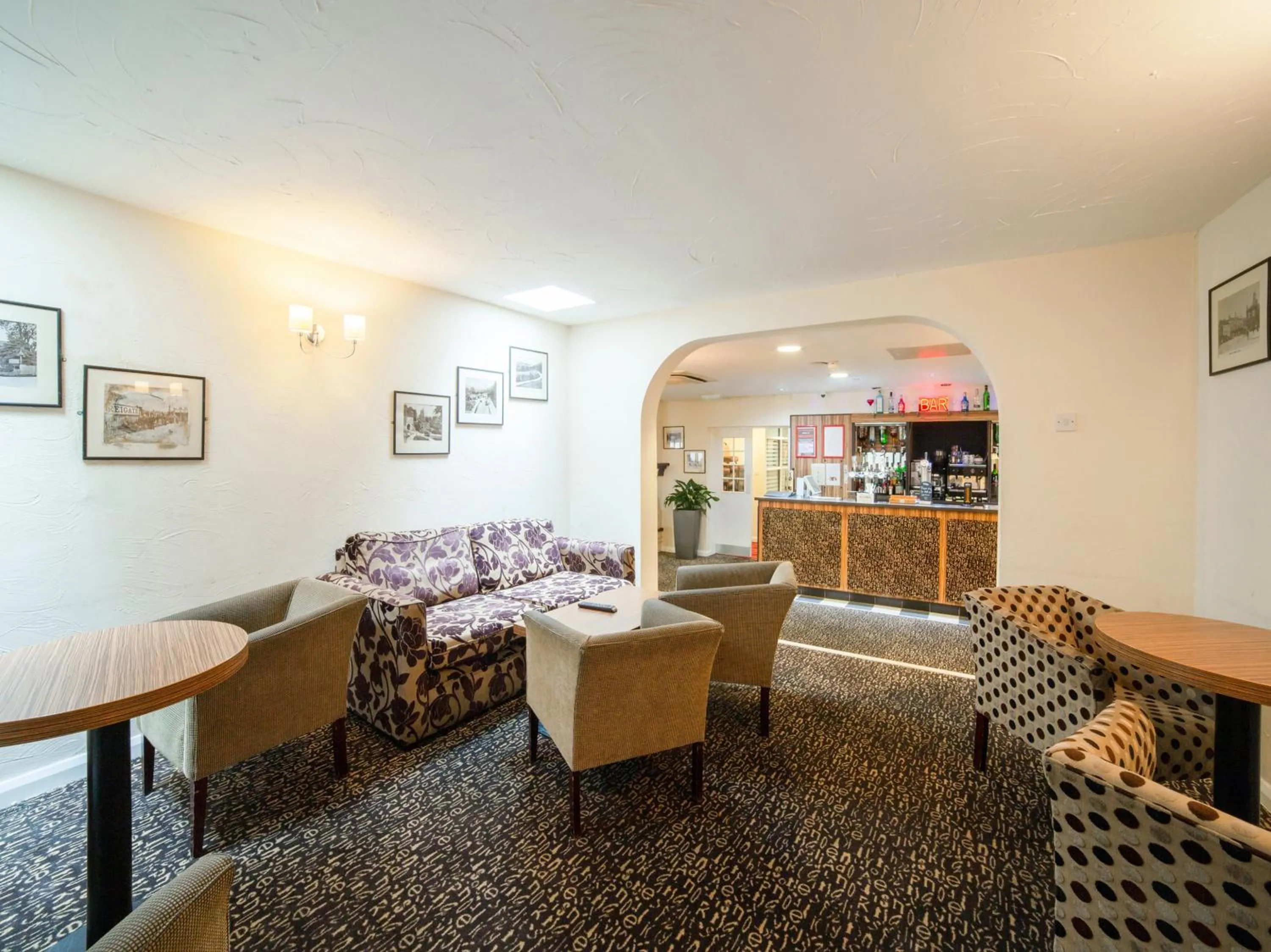 Restaurant/places to eat in The Bridge House Hotel