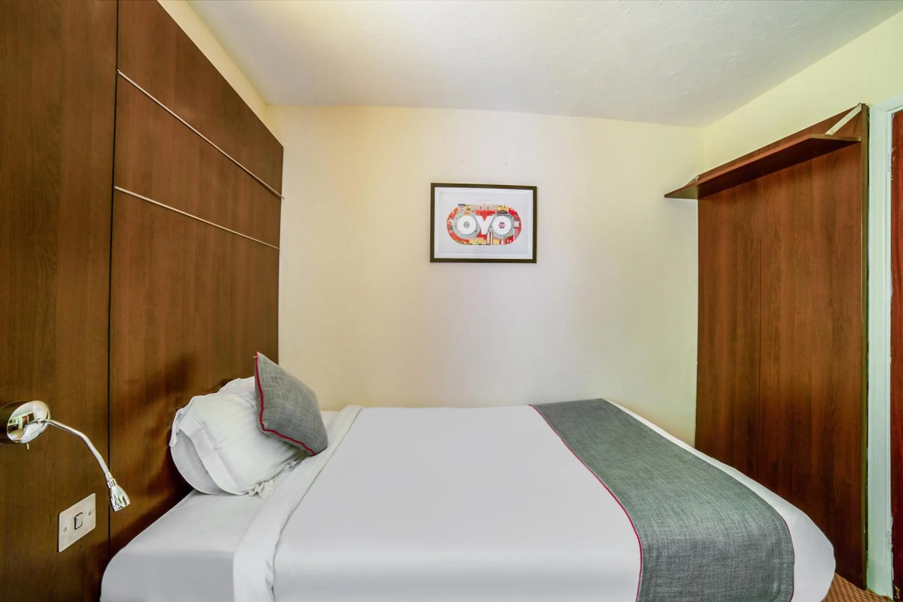 Bedroom, Bed in The Bridge House Hotel