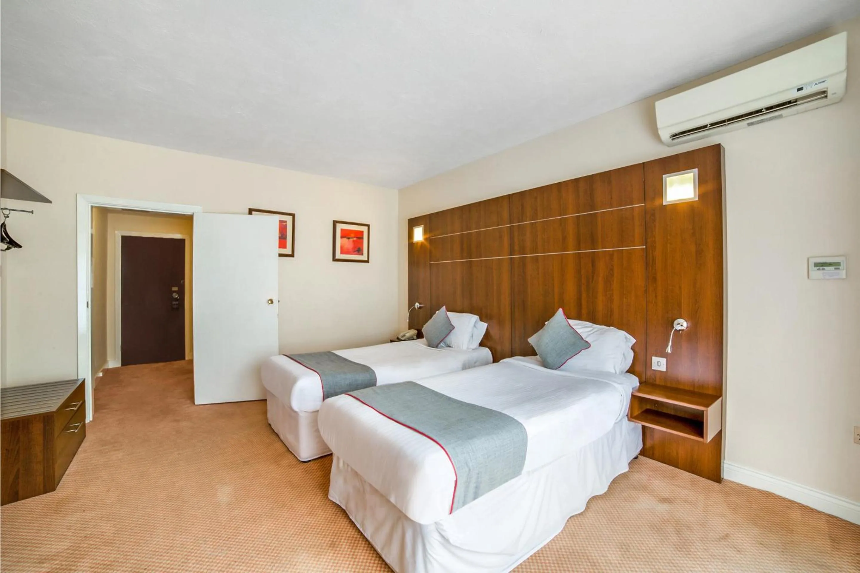 Bedroom, Bed in The Bridge House Hotel