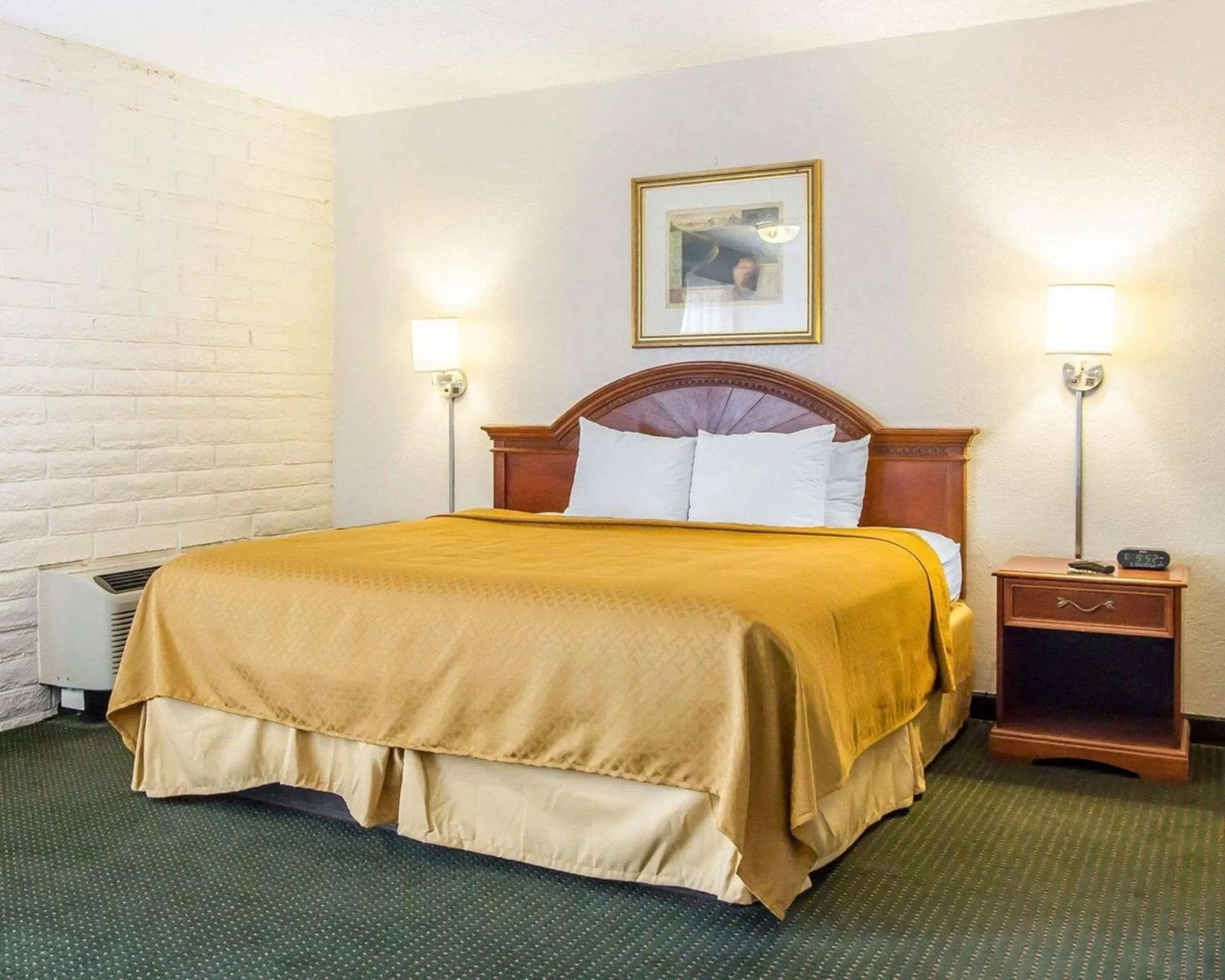 Photo of the whole room, Bed in Quality Inn Tucson Downtown near Convention Center