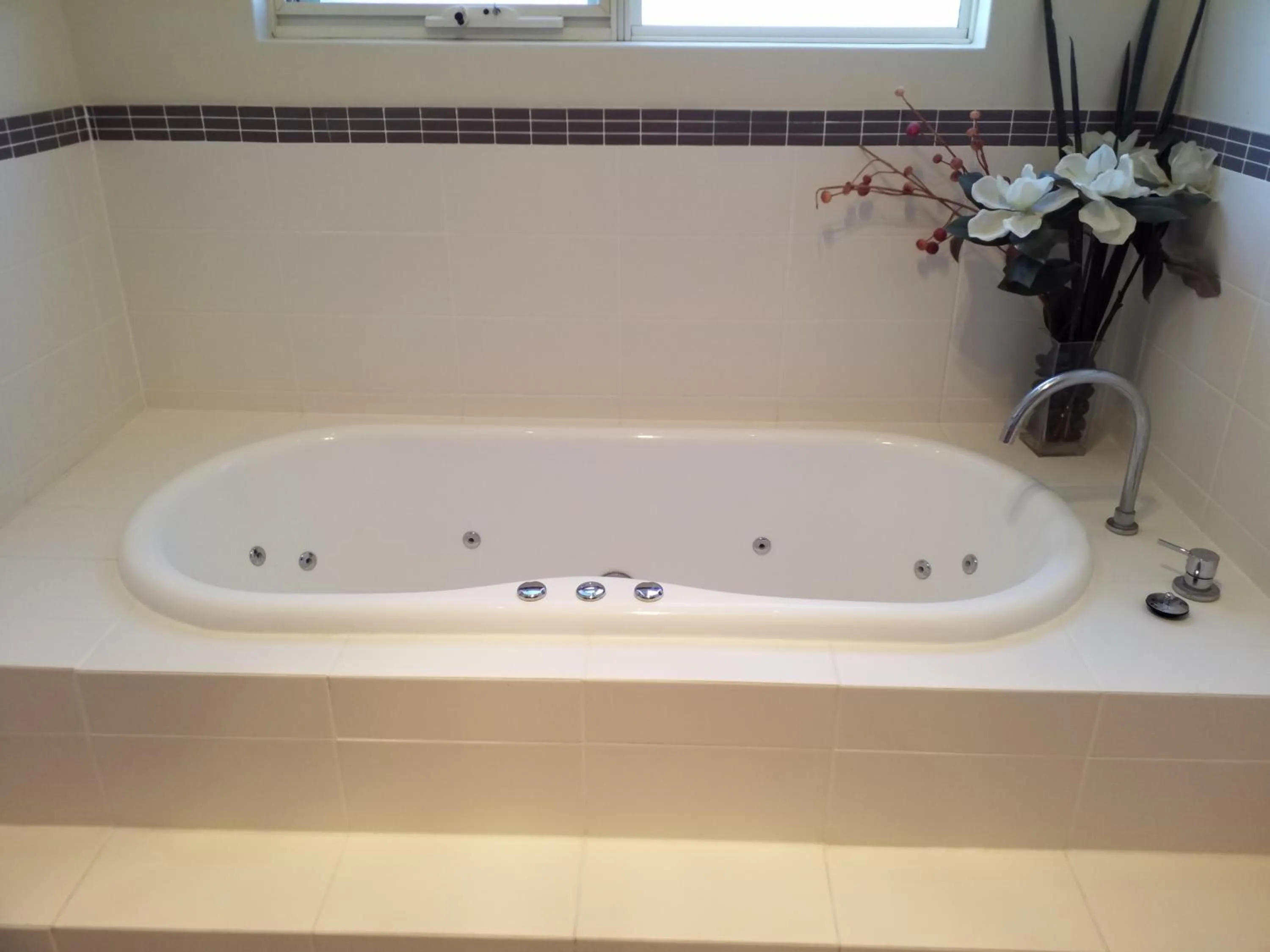 Bathroom in Sorrento Beach Bed & Breakfast