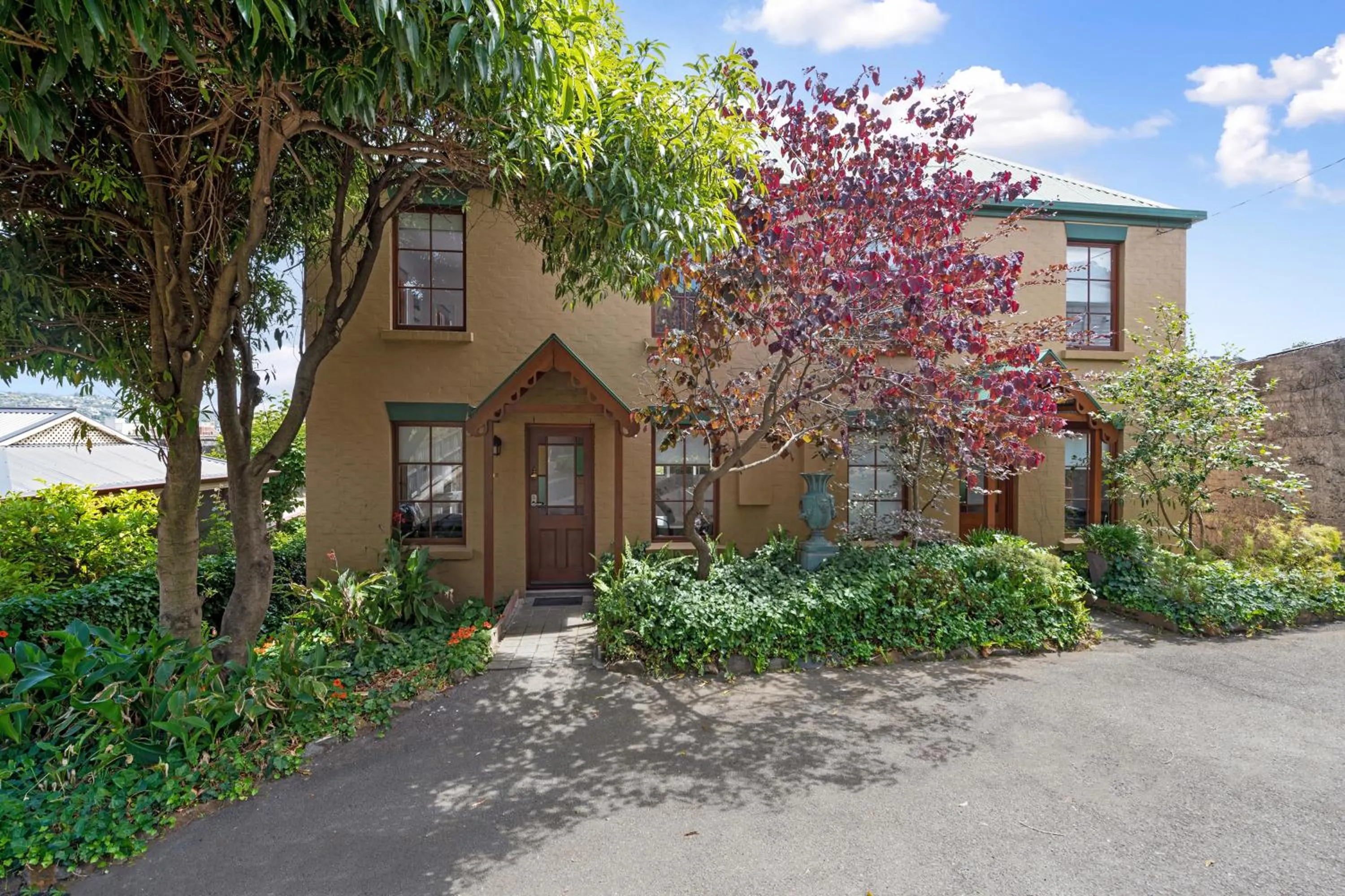 Property building in Hideaway on George