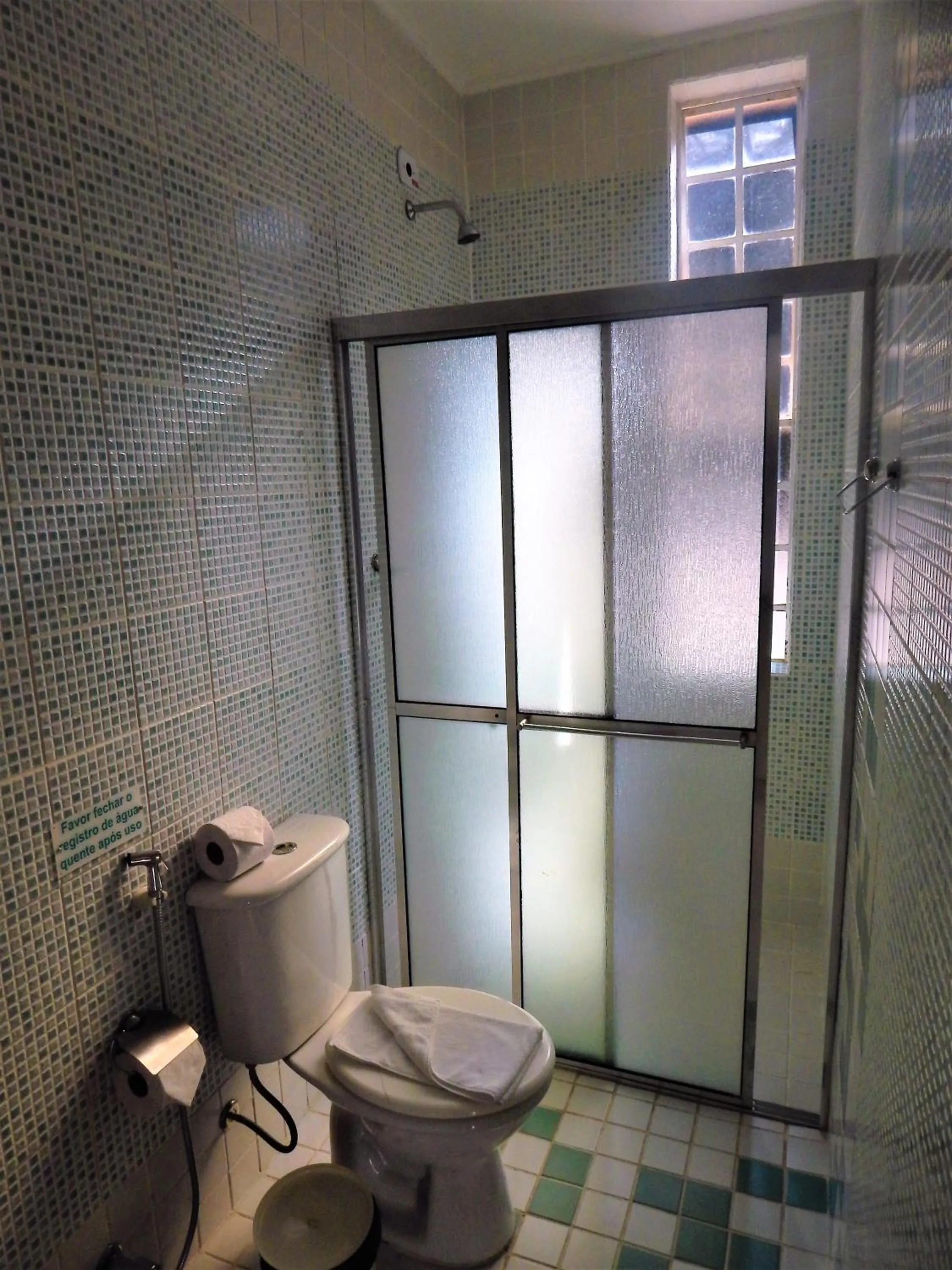 Shower in Hotel Platanus