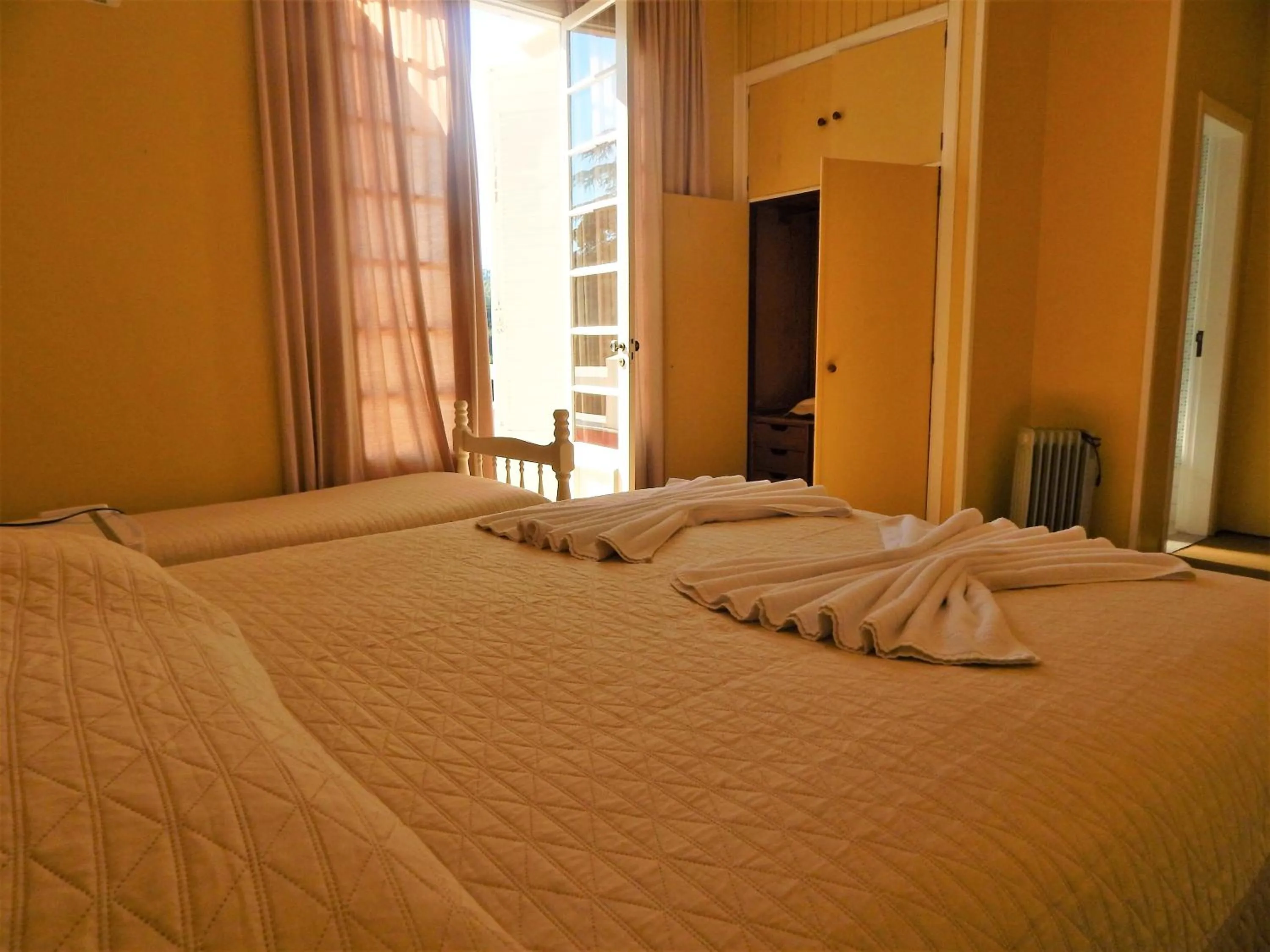 Bedroom, Bed in Hotel Platanus