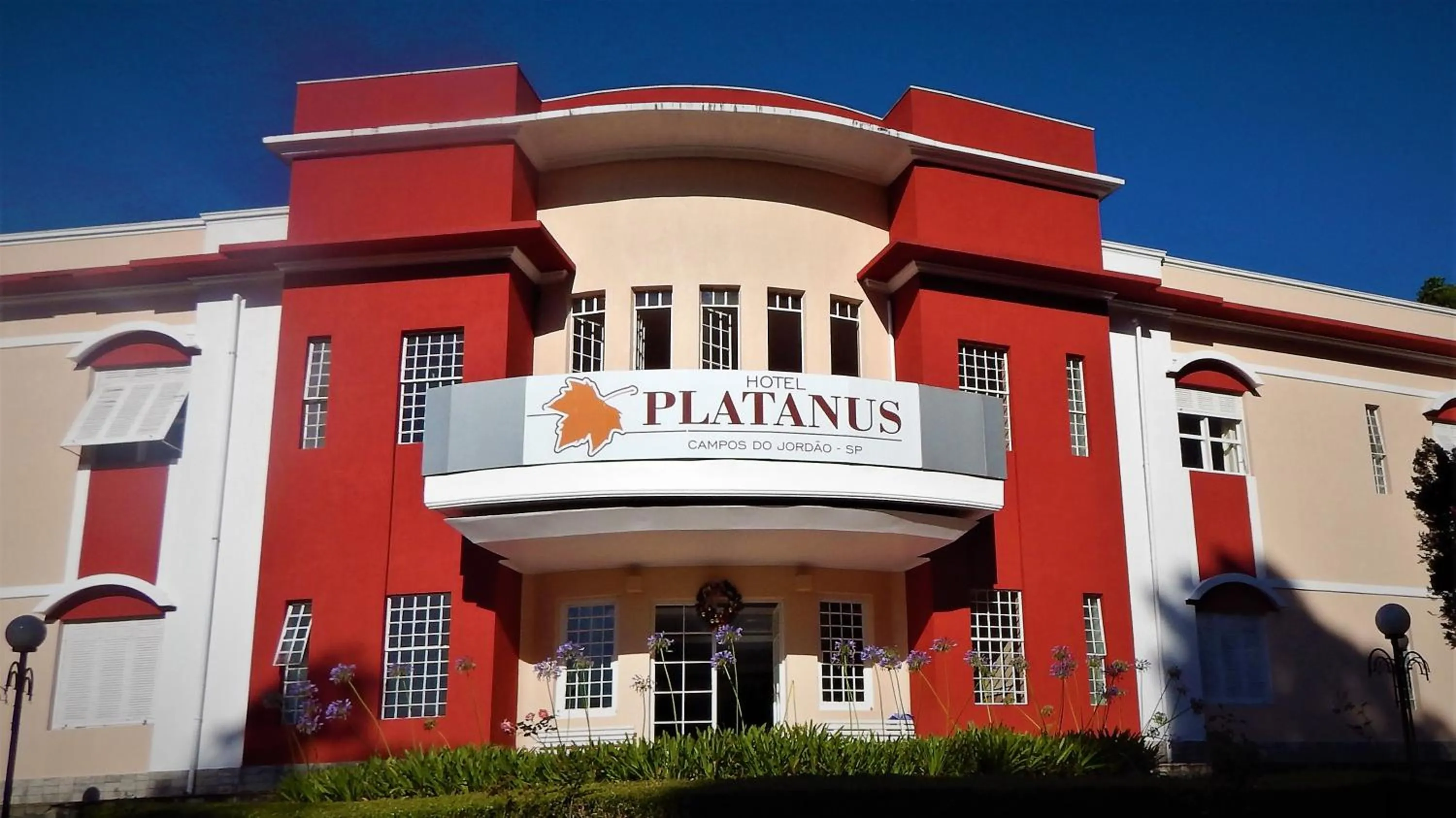 Property building in Hotel Platanus
