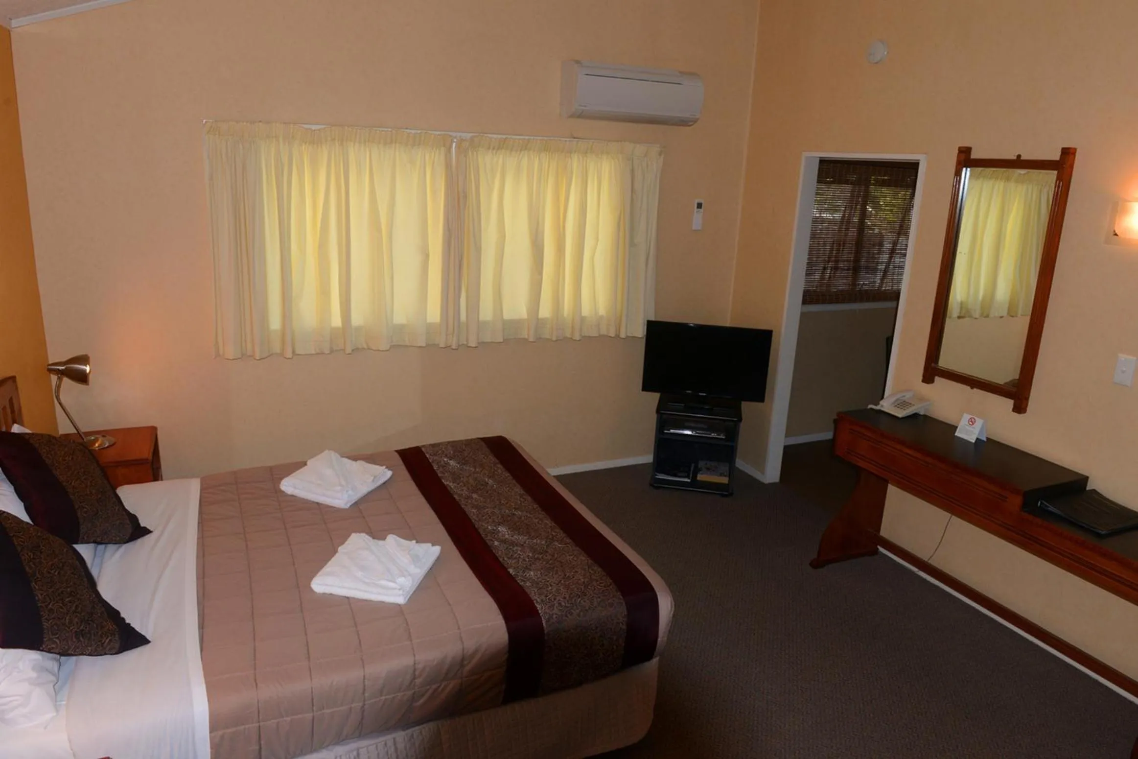 Photo of the whole room, Bed in Classic Motel