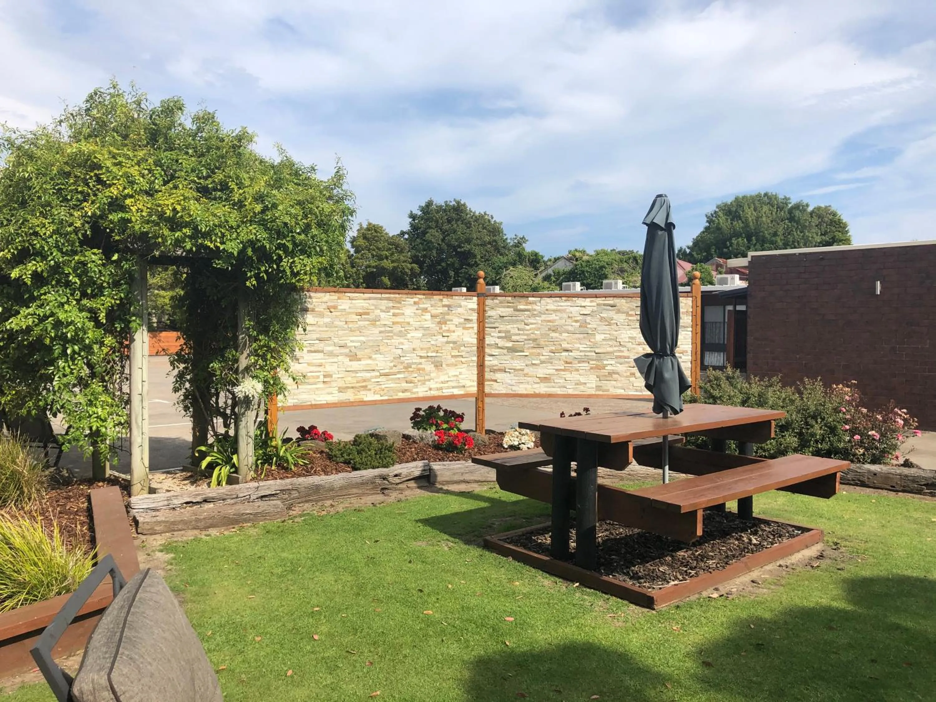 Garden in Mariner Motel