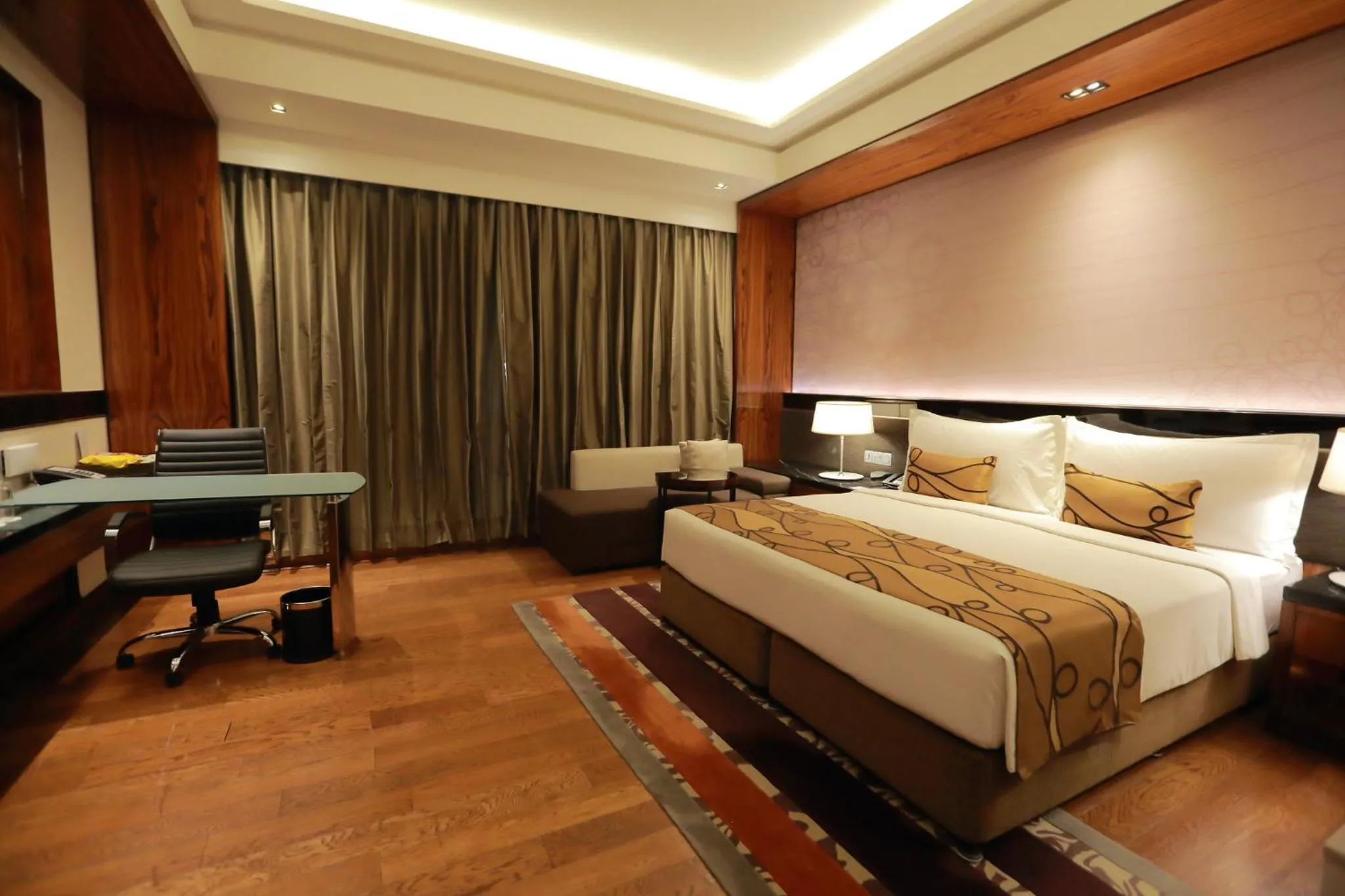 Photo of the whole room, Bed in Crowne Plaza New Delhi Rohini by IHG
