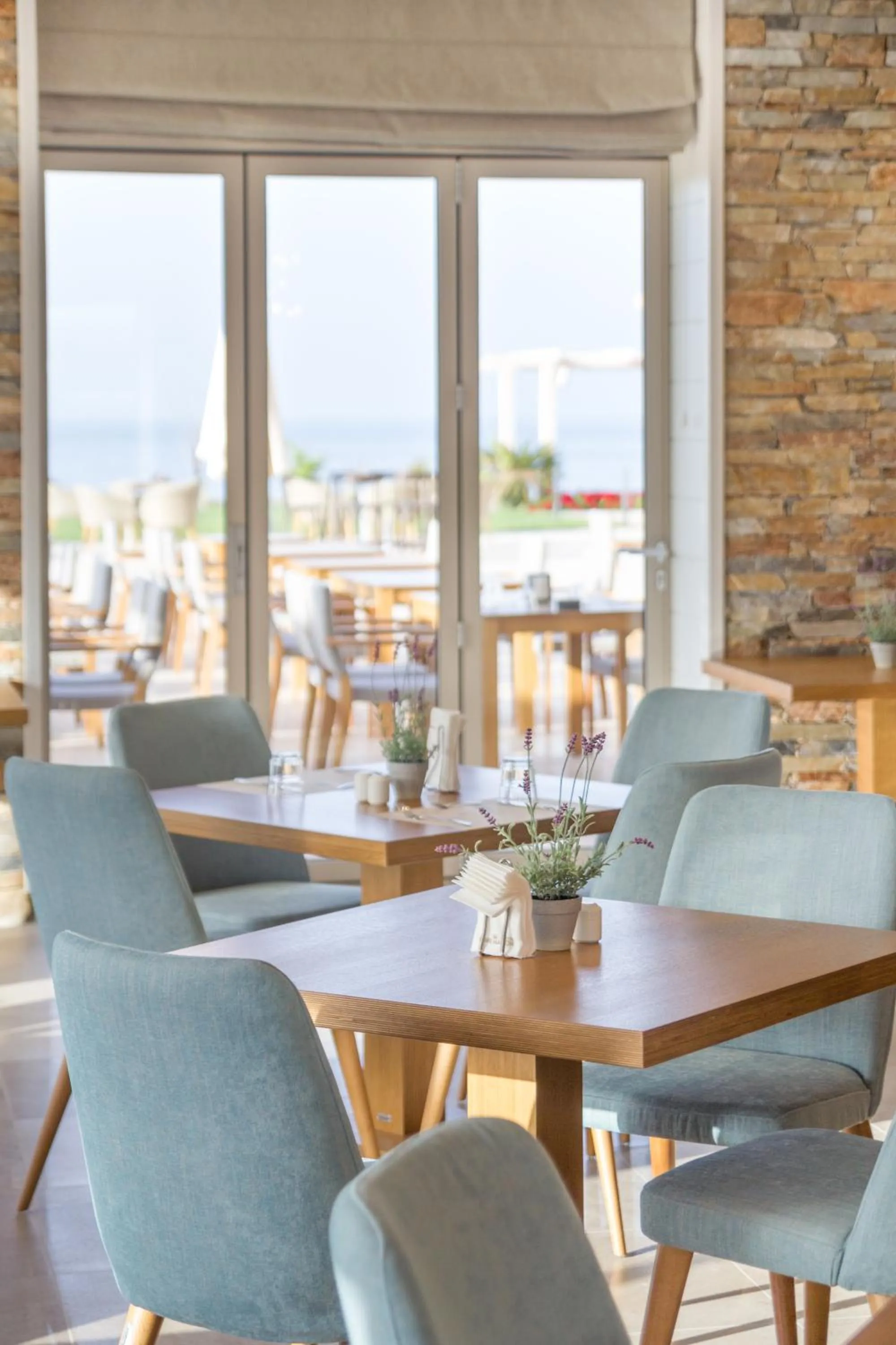 Restaurant/places to eat in King Maron Beach Hotel & Spa