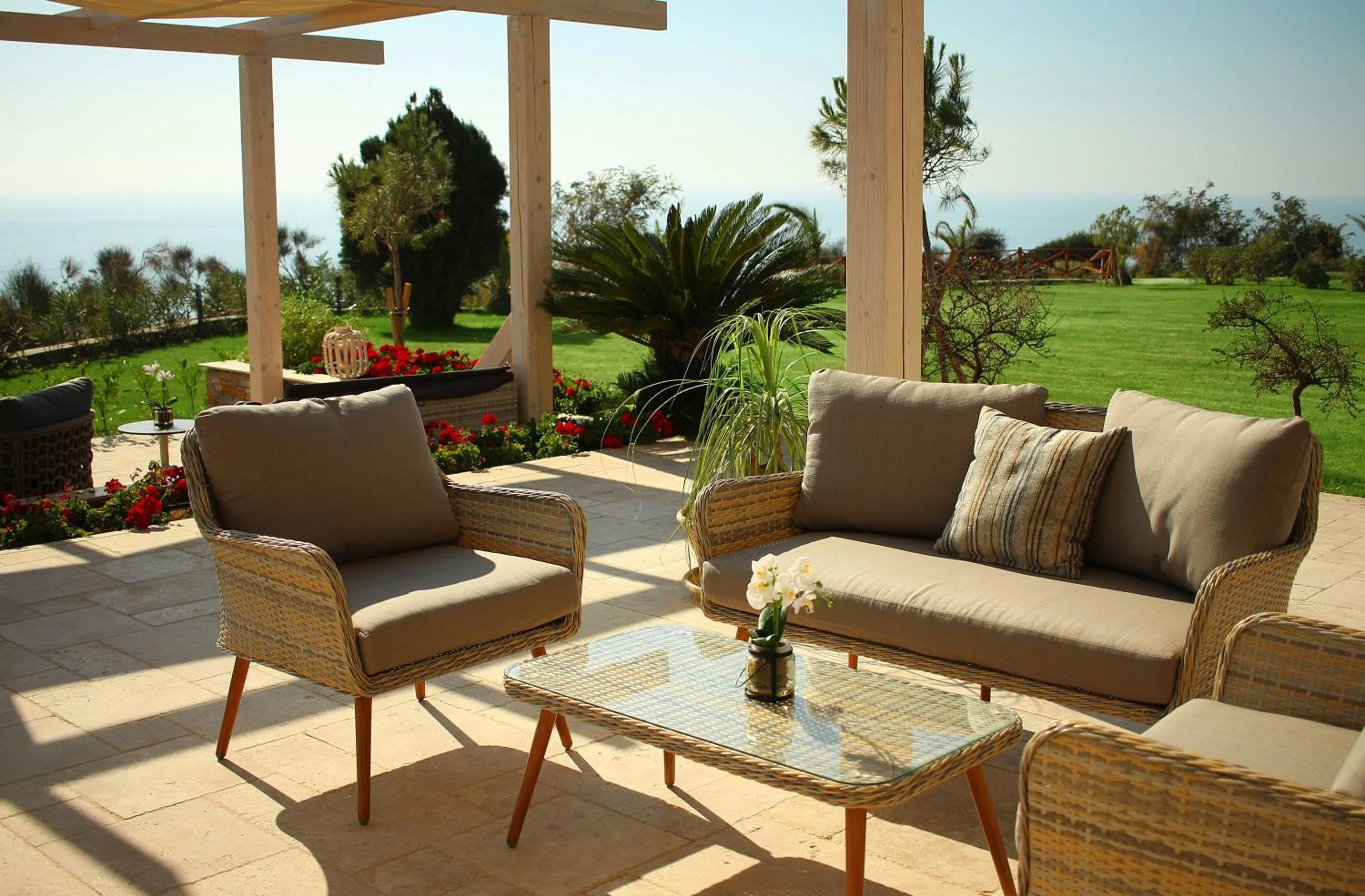 Garden in King Maron Beach Hotel & Spa