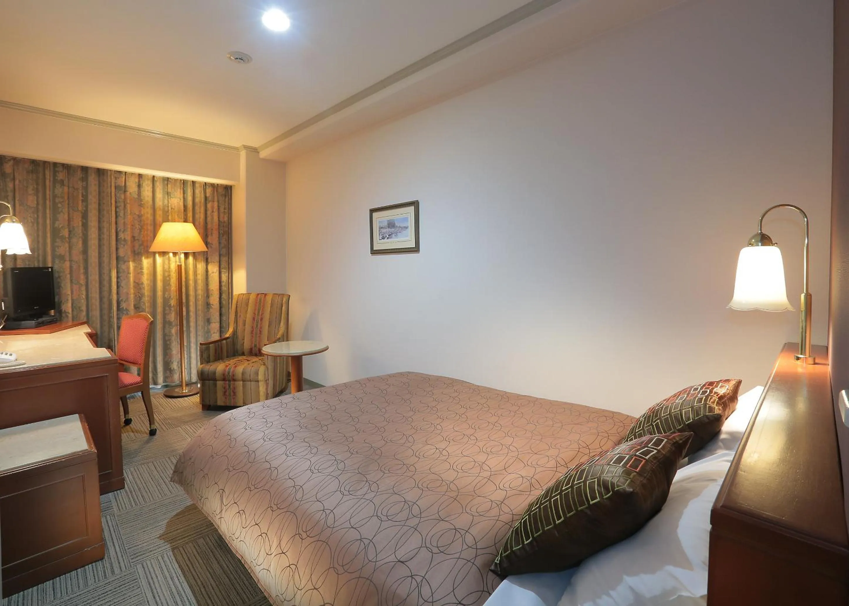 Photo of the whole room, Bed in Sasebo Washington Hotel