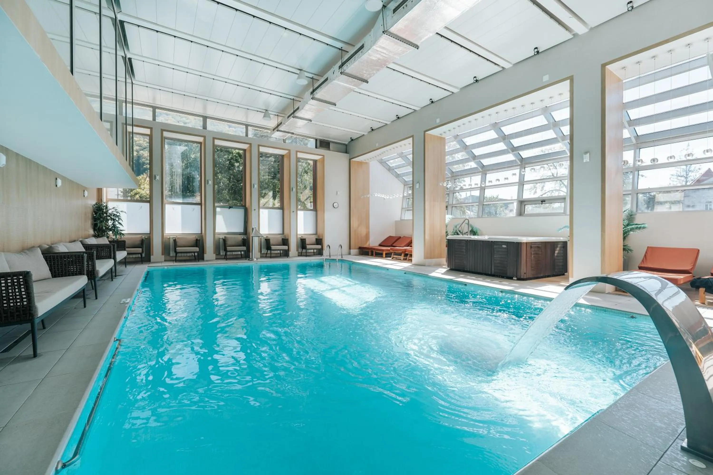 Swimming pool in Hotel Sinaia