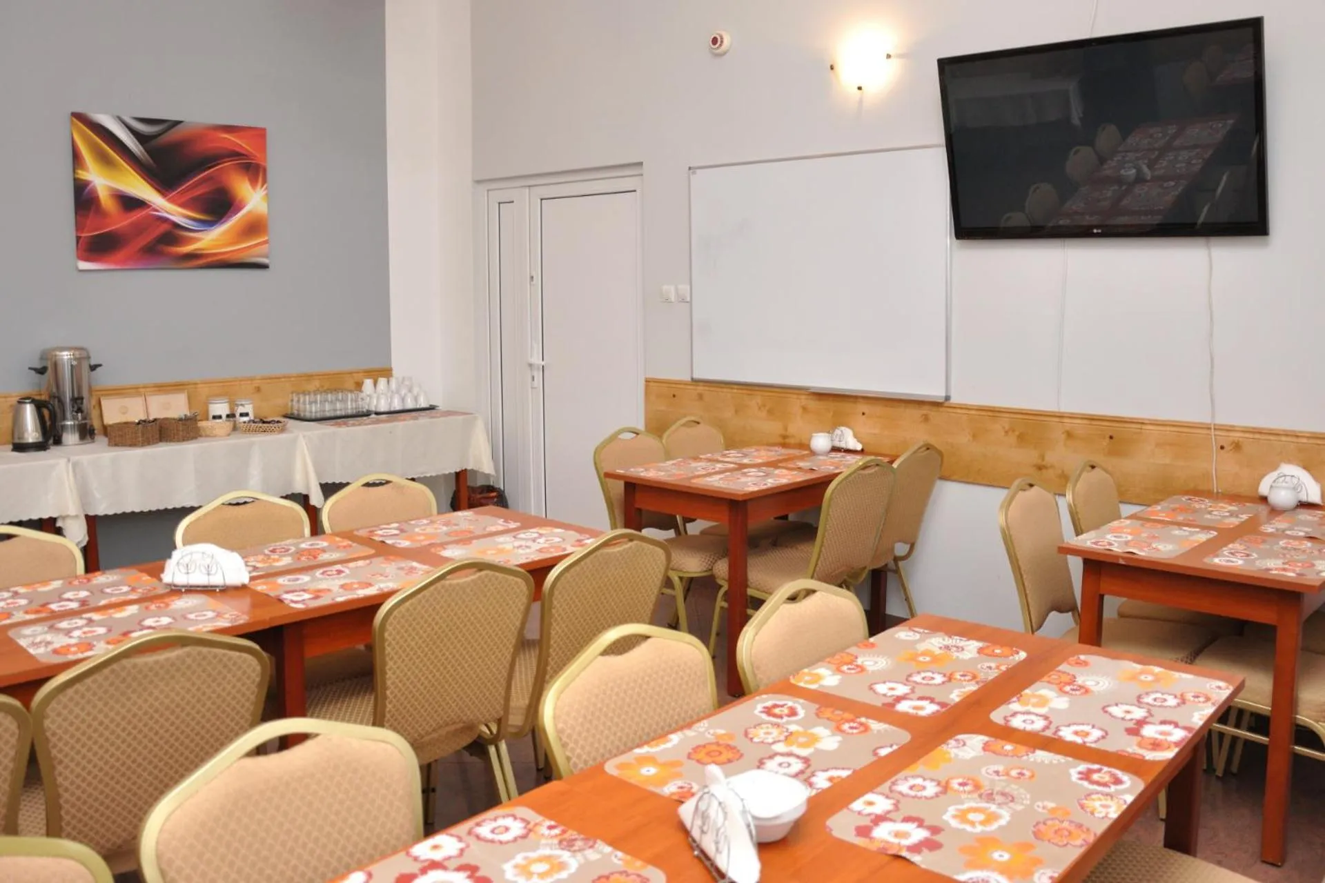 Restaurant/places to eat in Hotel Elda