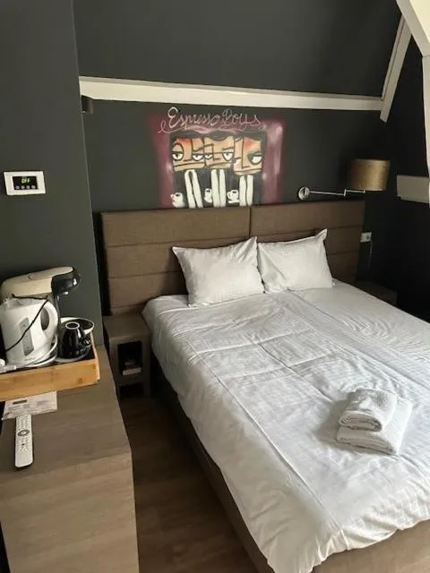 Bed in Tres Boutique Hotel