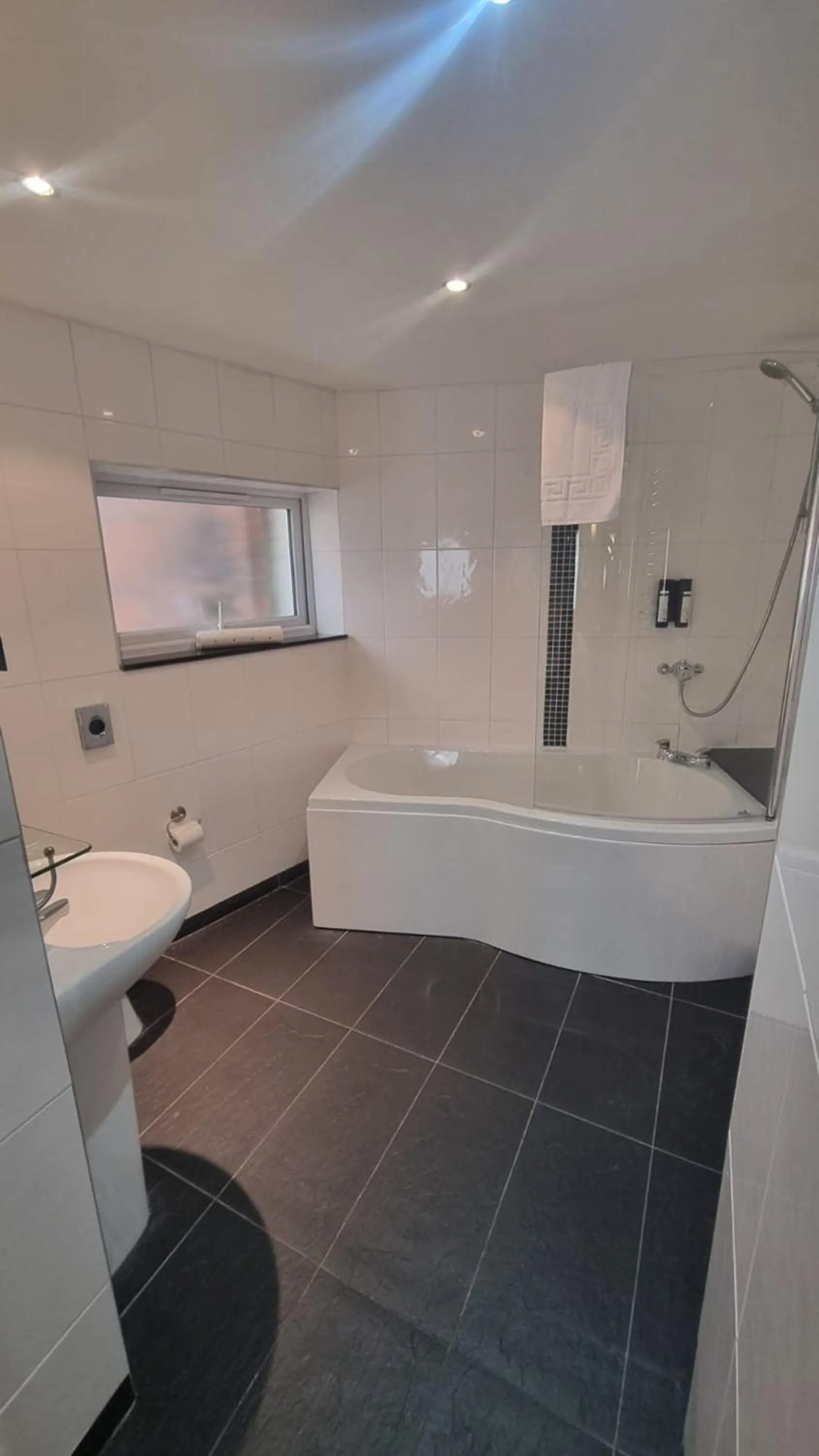 Bathroom in Castle Limes Hotel