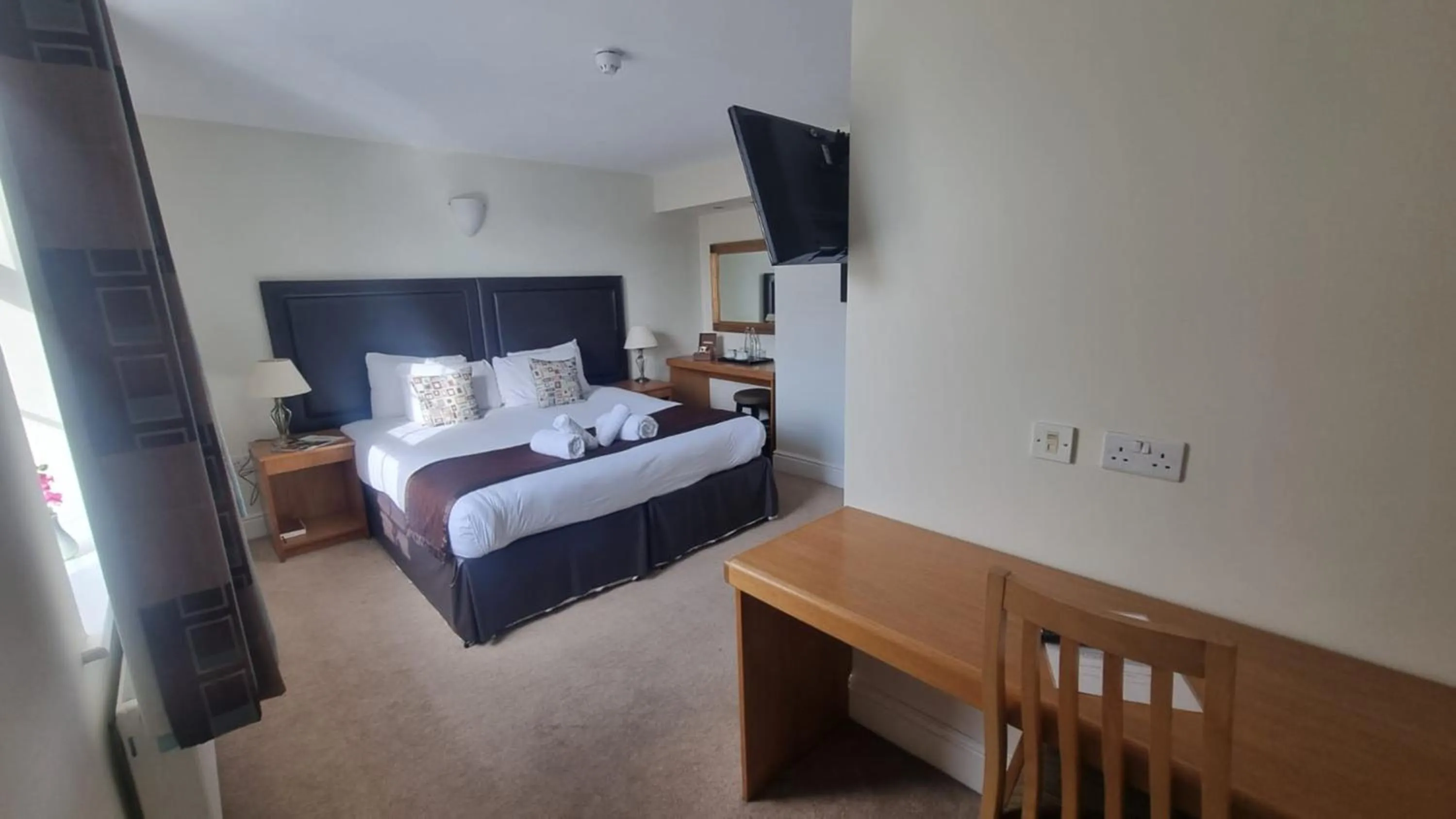 Bed in Castle Limes Hotel