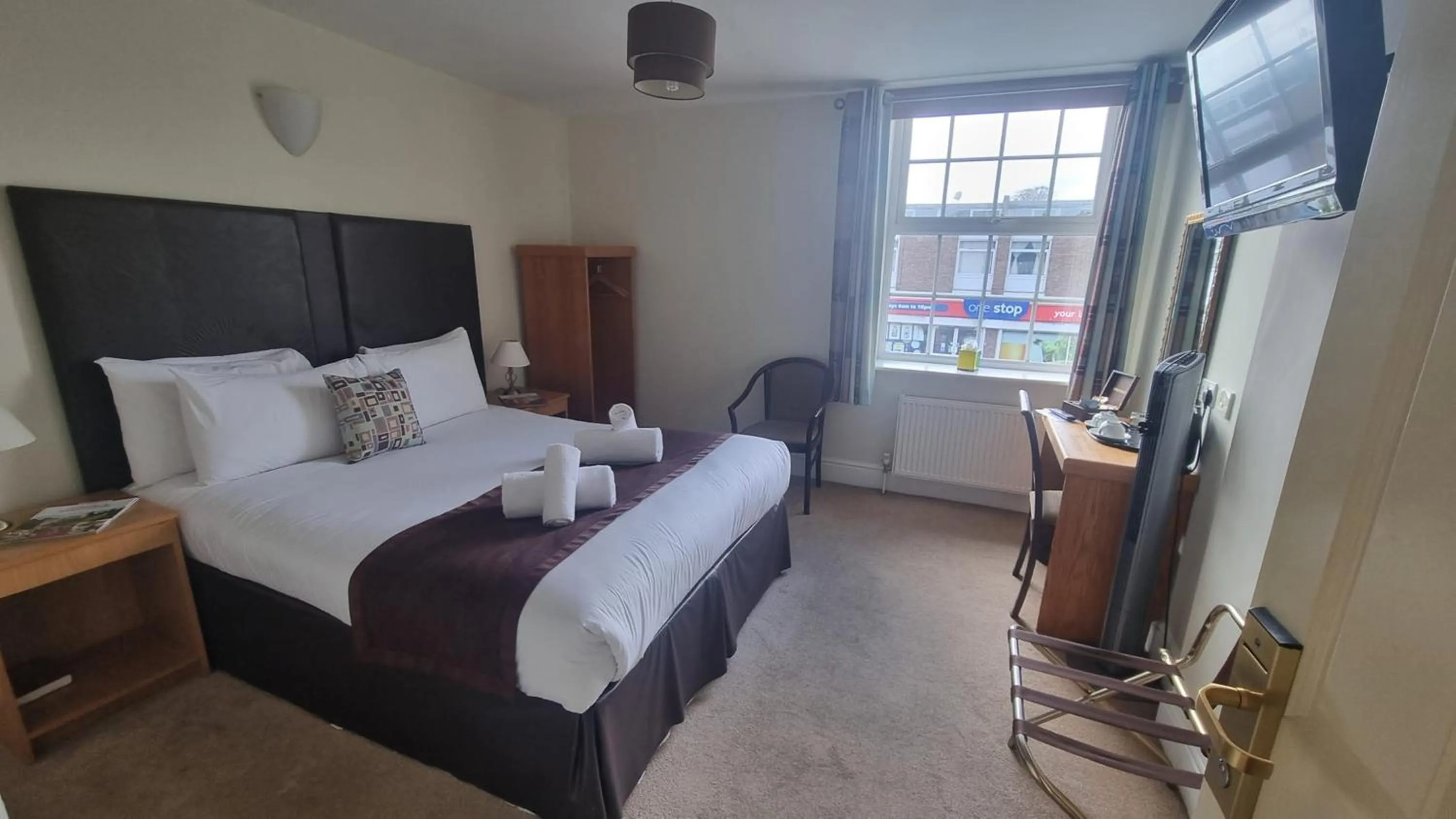 Photo of the whole room, Bed in Castle Limes Hotel