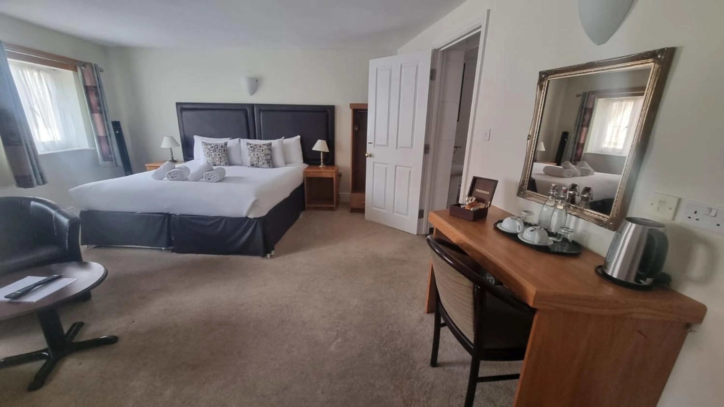 Bed in Castle Limes Hotel