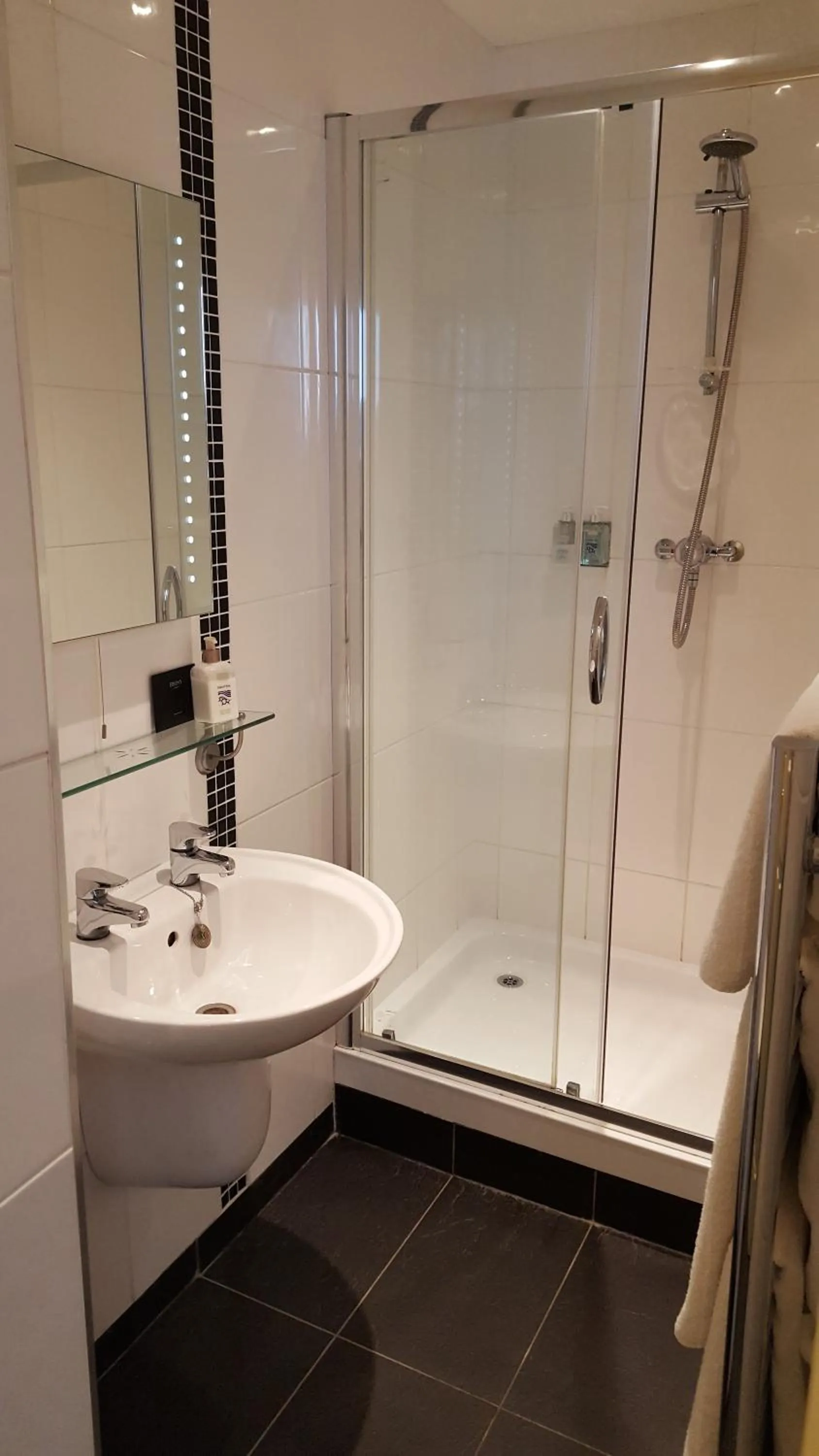 Shower in Castle Limes Hotel