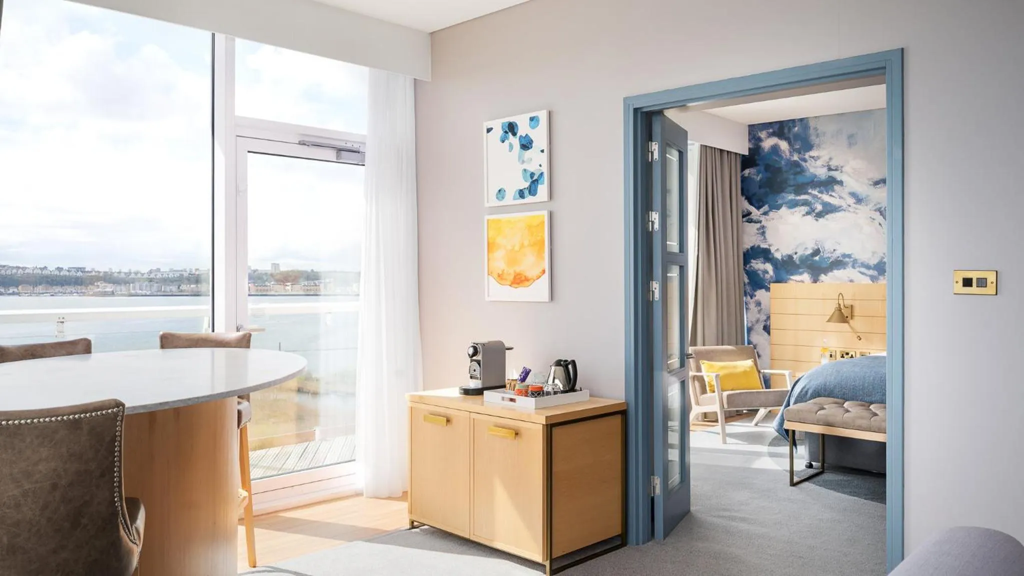 Photo of the whole room in voco St. David's Cardiff by IHG