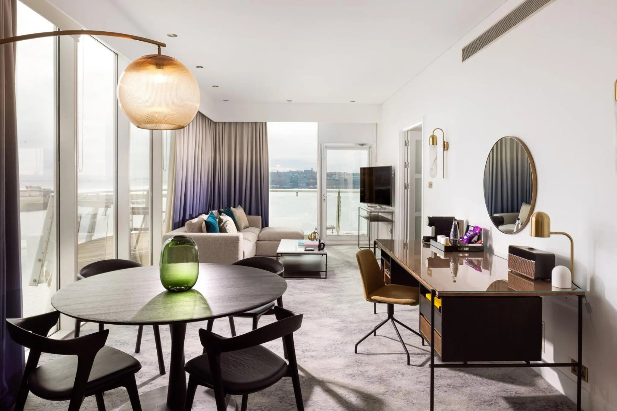 Photo of the whole room in voco St. David's Cardiff by IHG