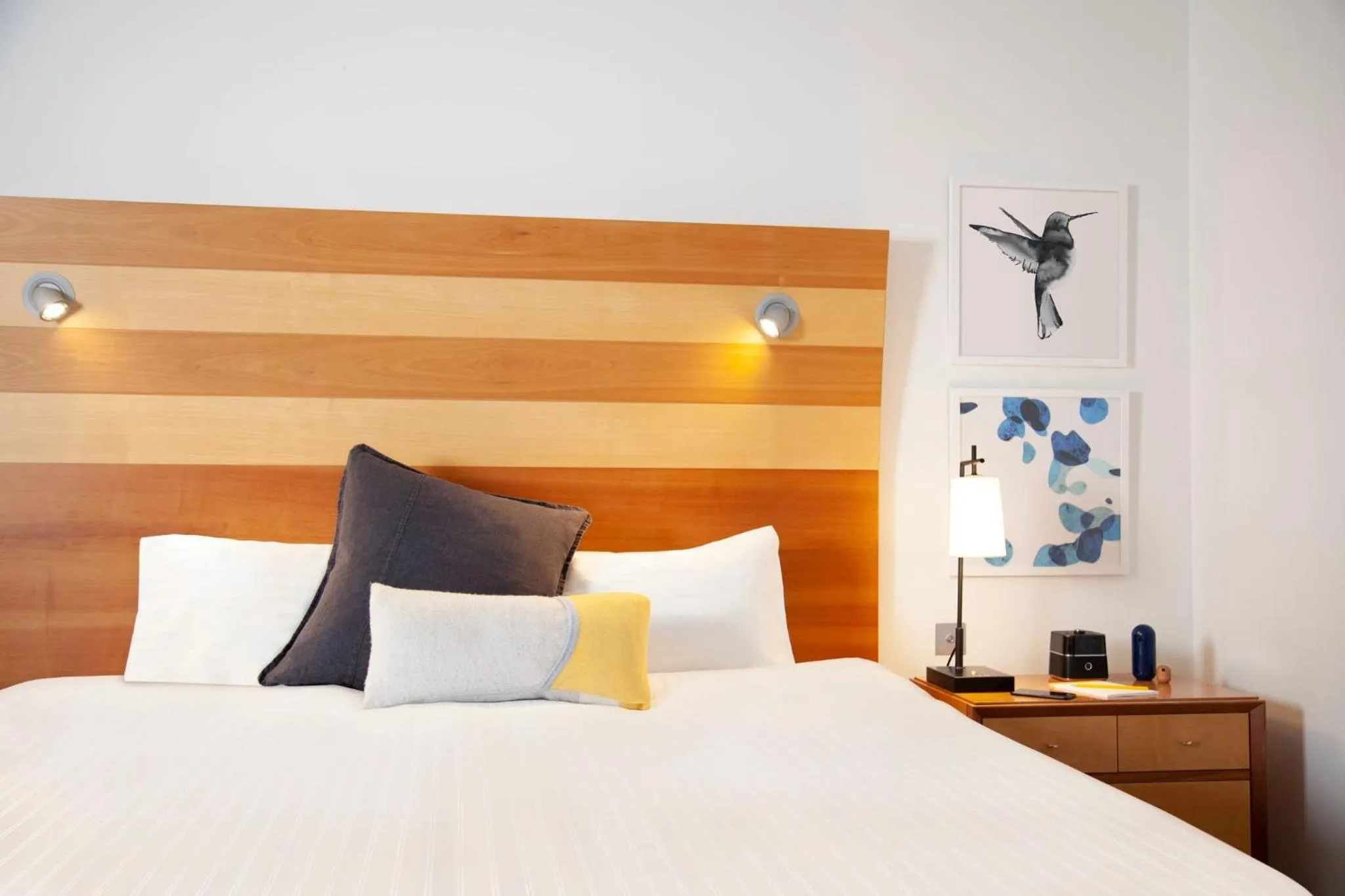 Photo of the whole room, Bed in voco St. David's Cardiff by IHG