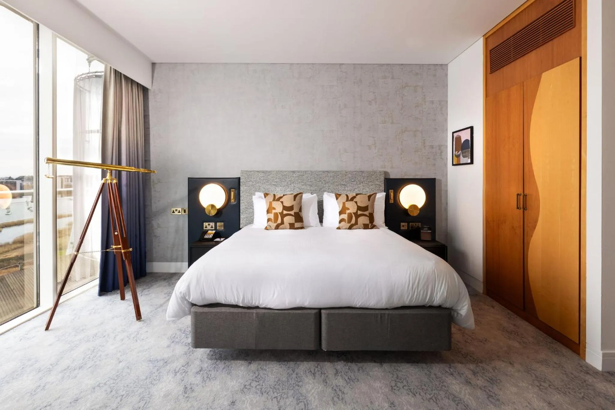 Photo of the whole room, Bed in voco St. David's Cardiff by IHG