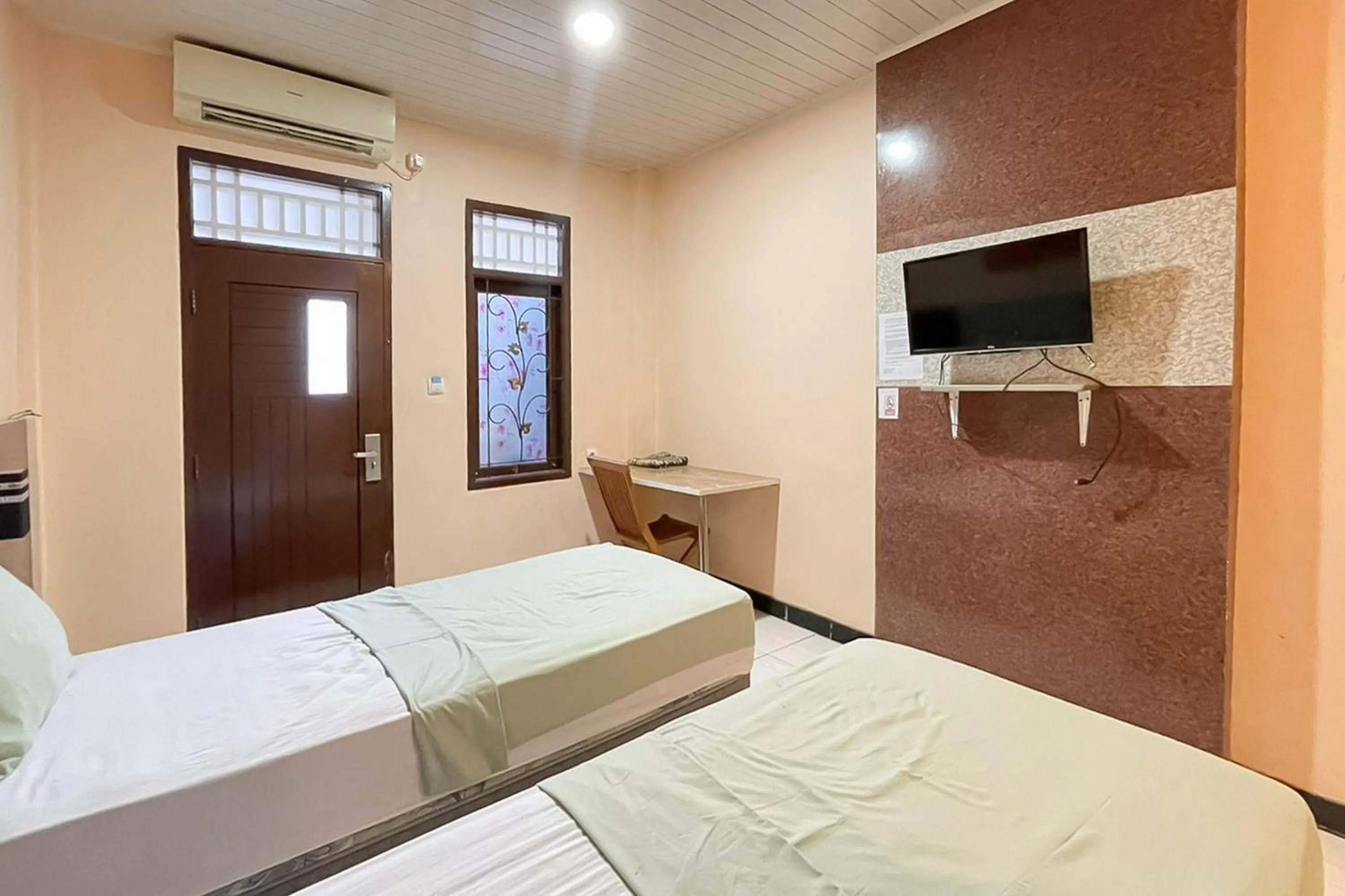 Bedroom, Bed in Urbanview Hotel Delima 101 Syariah
