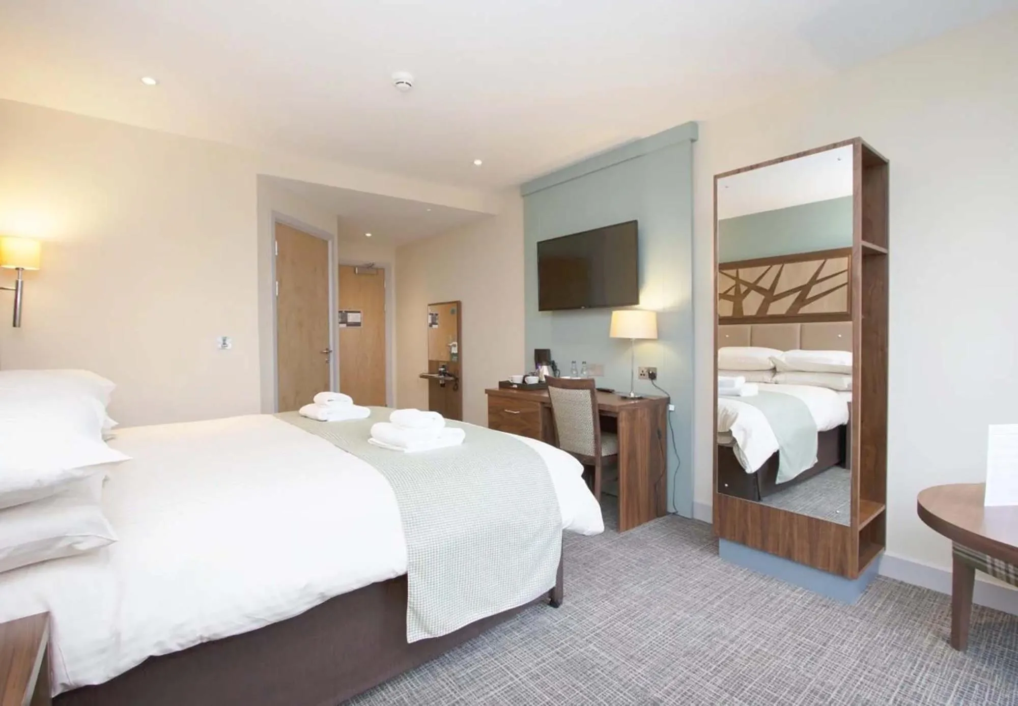 Bedroom, Bed in Drimsynie Estate Hotel