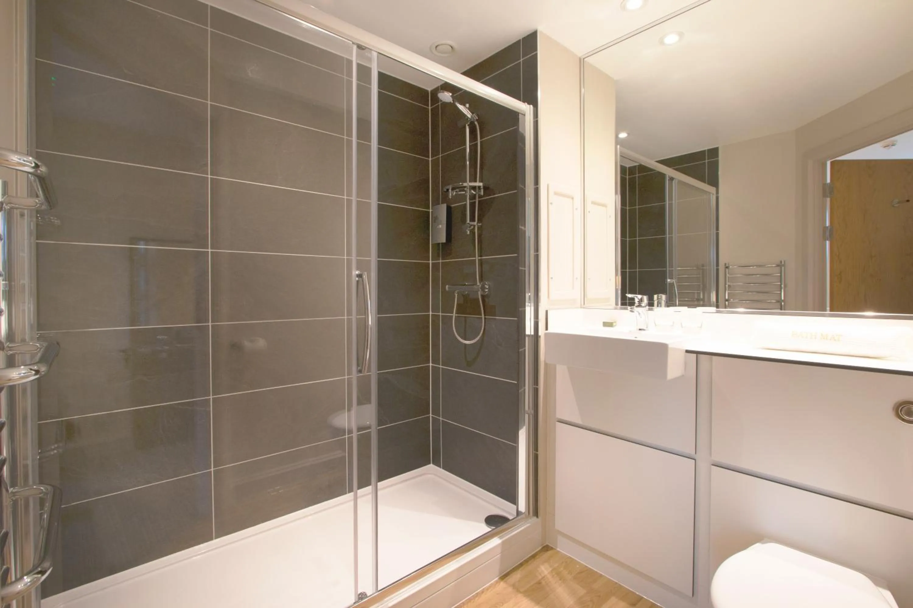 Shower in Drimsynie Estate Hotel