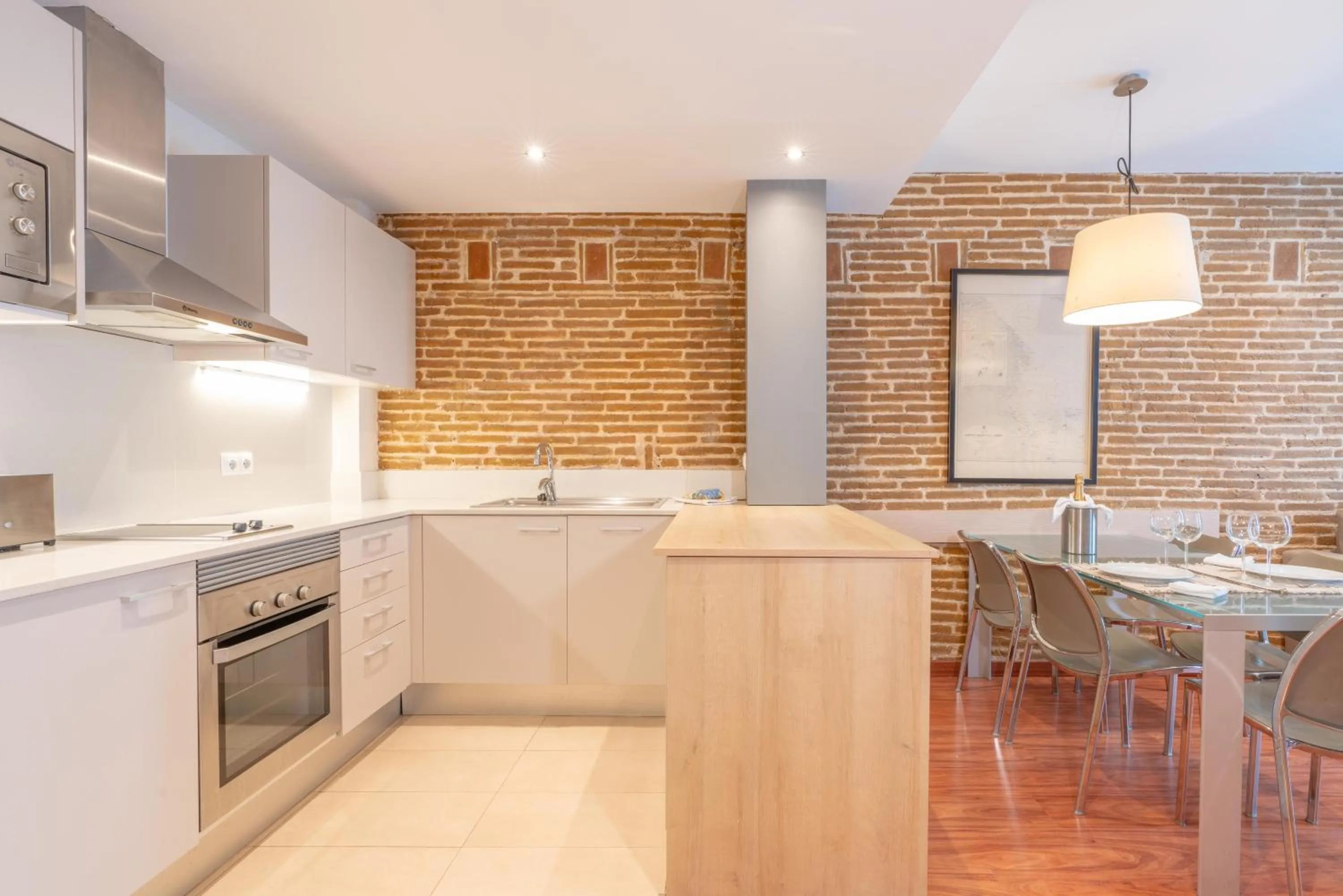 Kitchen or kitchenette in Serennia Cest Apartamentos Arc de Triomf