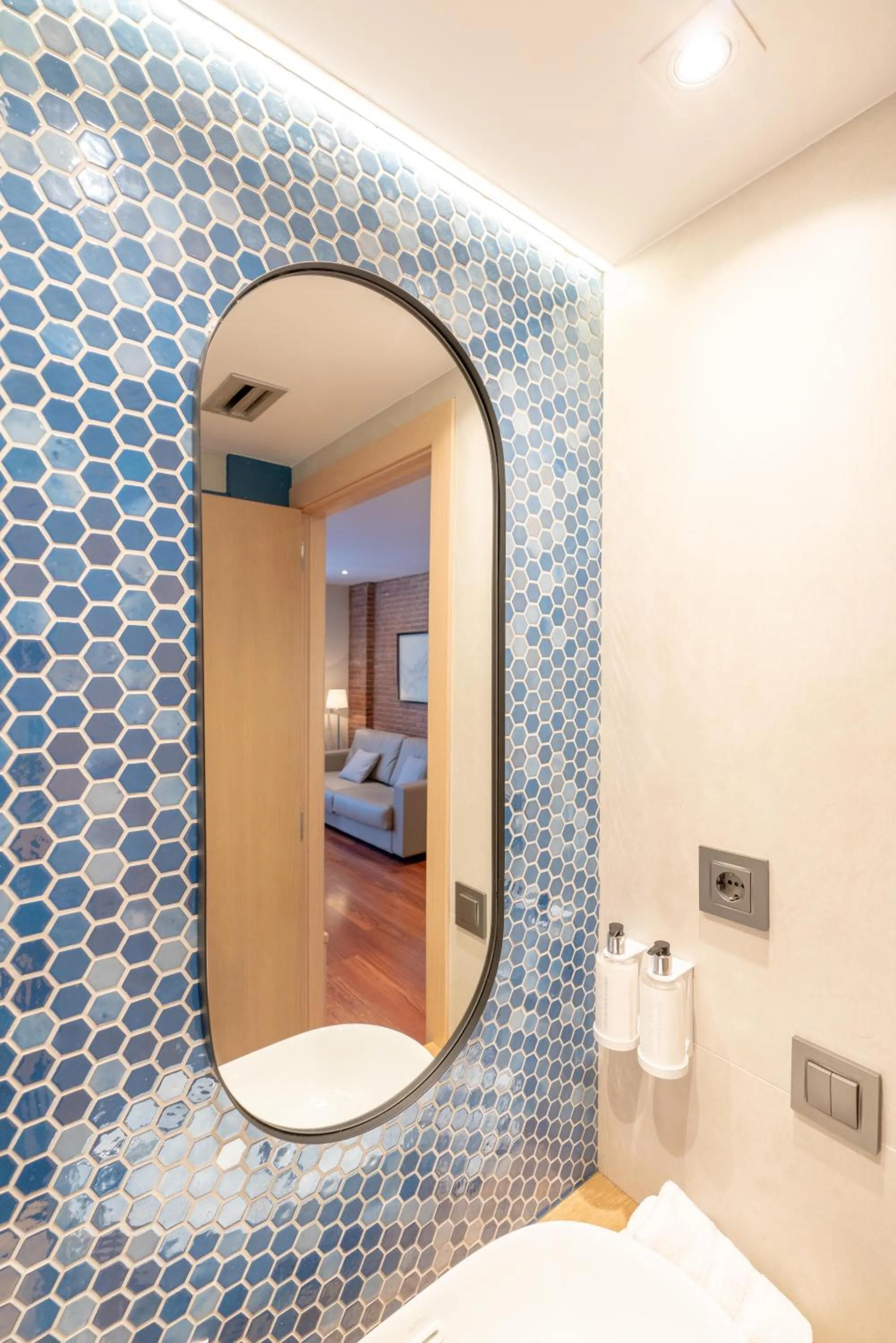 Bathroom, Bed in Serennia Cest Apartamentos Arc de Triomf