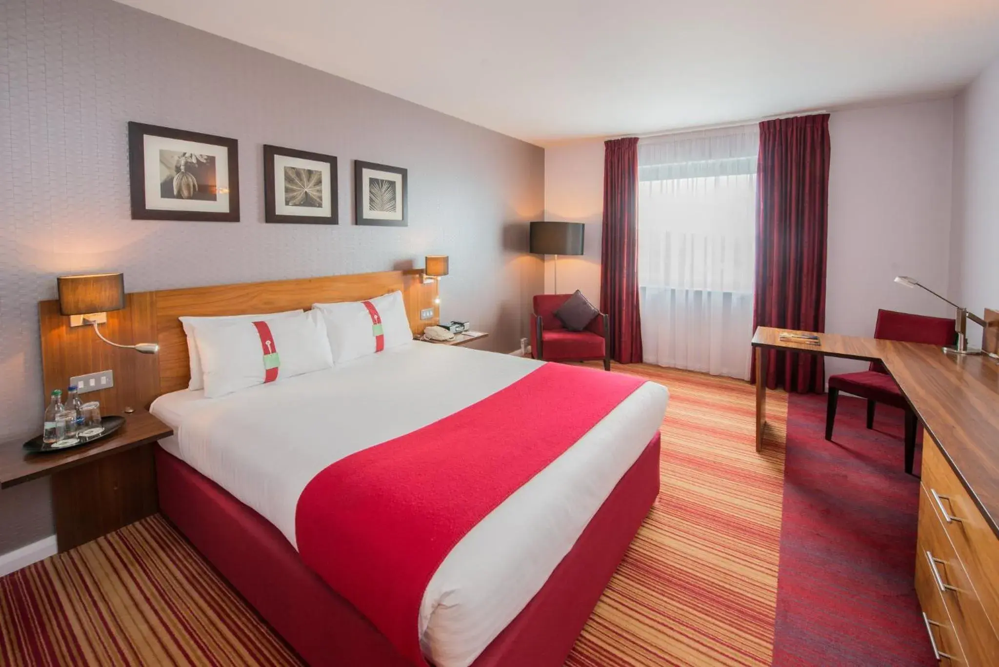 Standard King Room in Holiday Inn Norwich City by IHG Standard King Room in Holiday Inn Norwich City by IHG