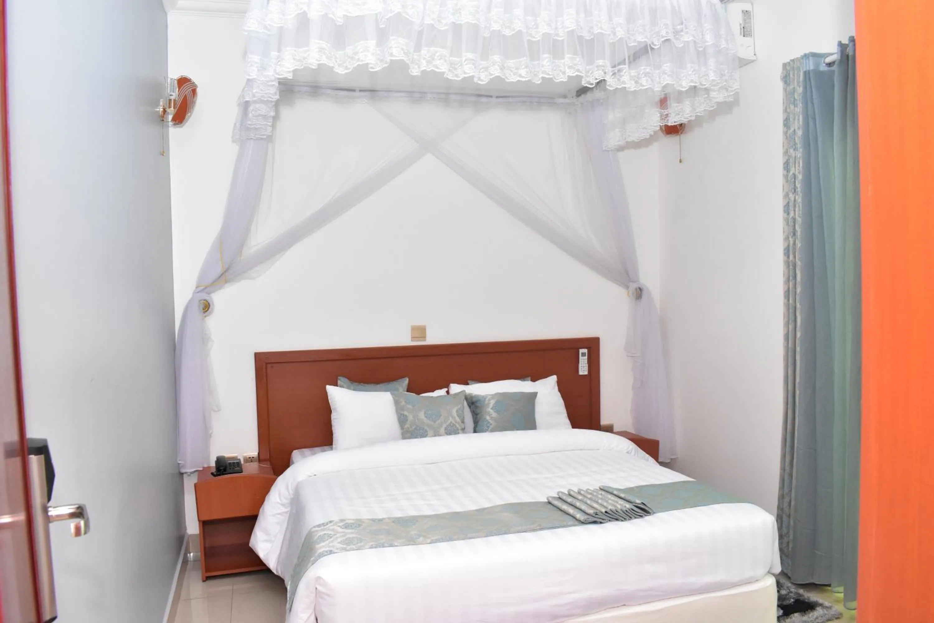 Bedroom, Bed in Lebanon Hotel