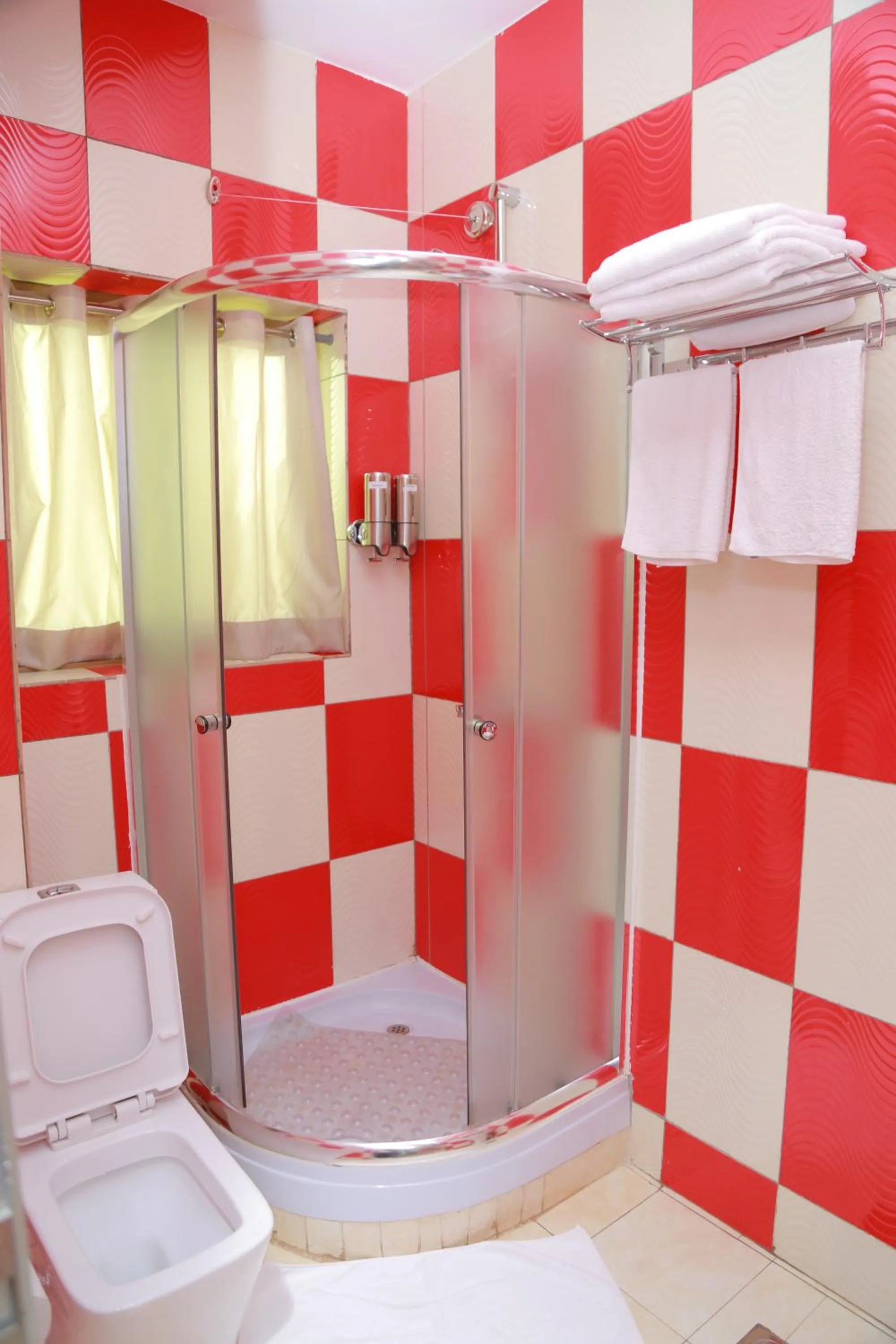 Bathroom in Lebanon Hotel