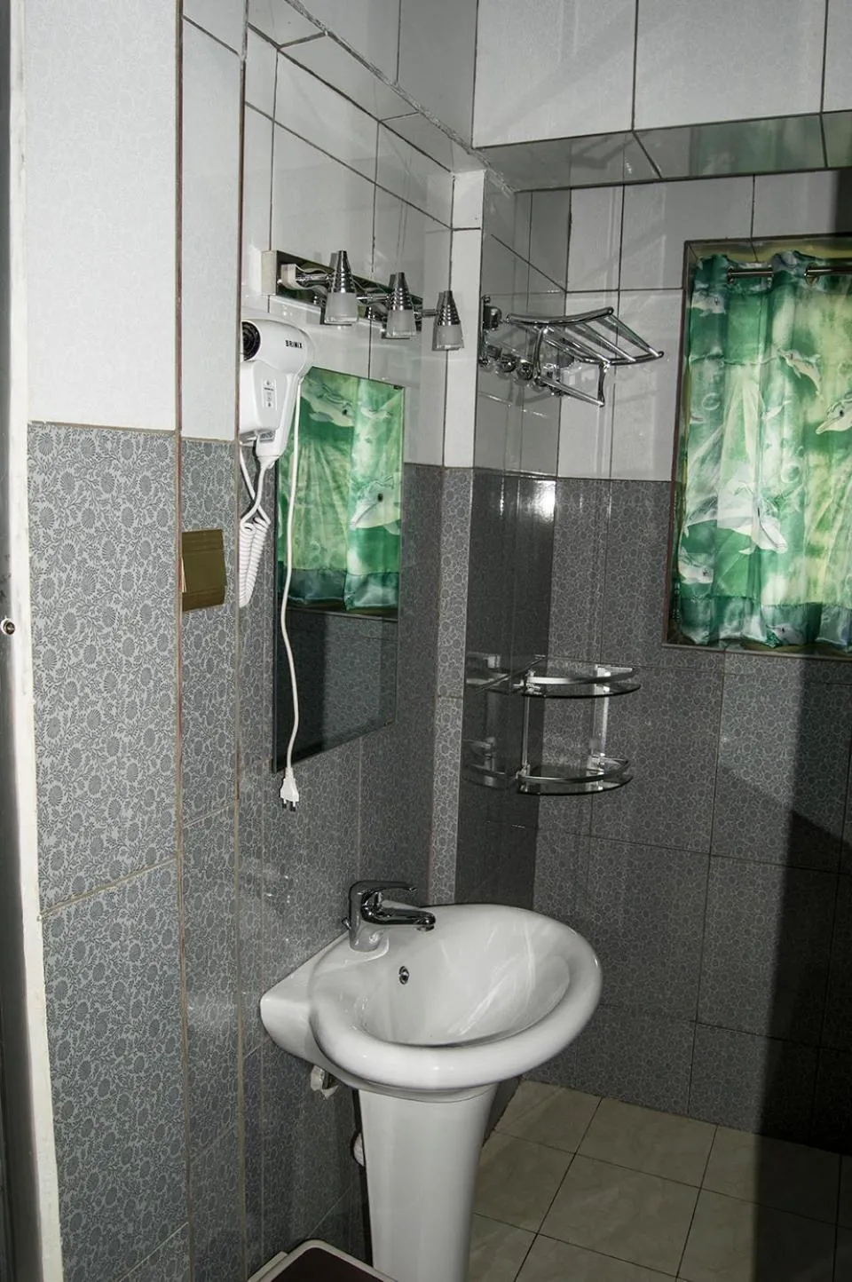 Bathroom in Lebanon Hotel