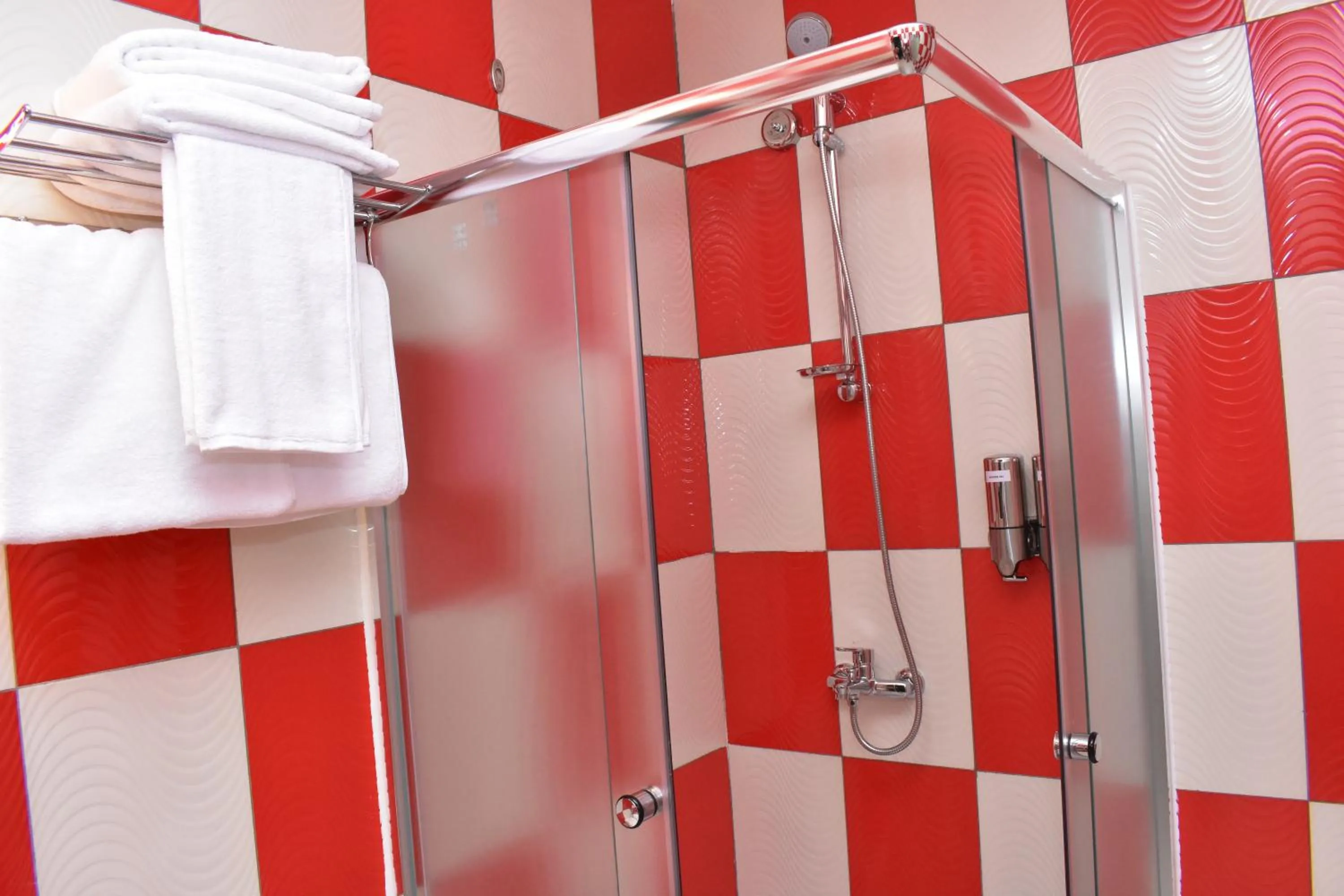 Shower in Lebanon Hotel