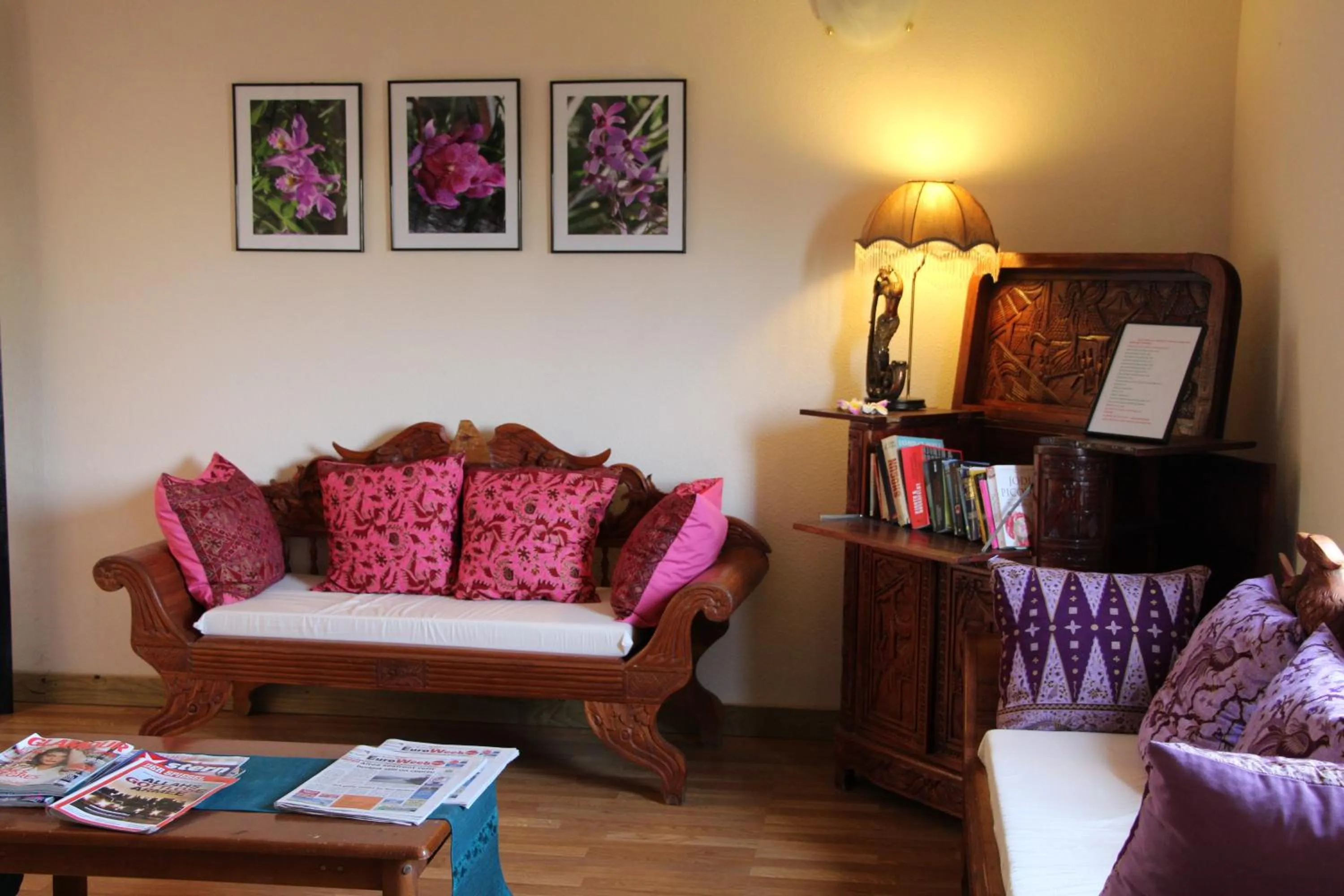 Communal lounge/ TV room in Hotel La Riviera